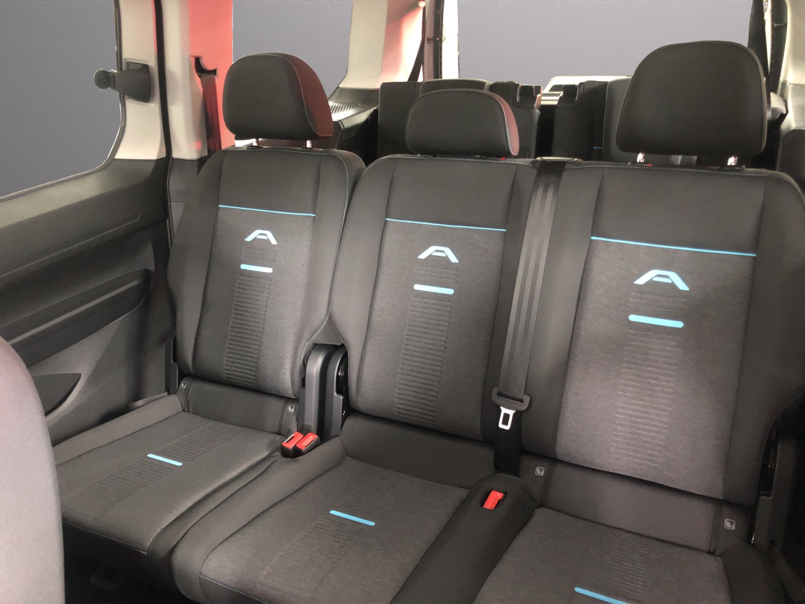 FORD TOURNEO CONNECT Grand 1.5 EcoB-image-7