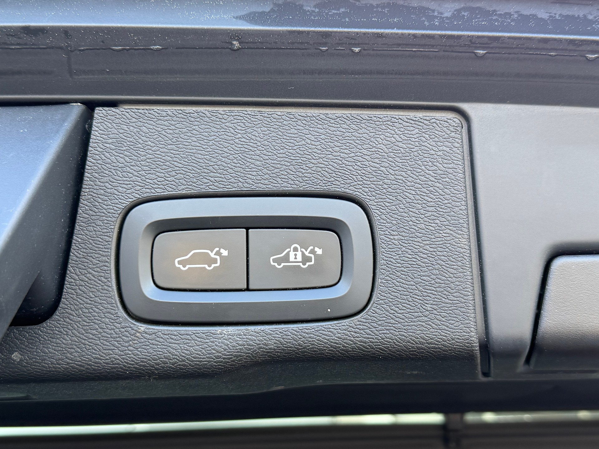 VOLVO XC60 B4 Diesel Mild Hybrid AWD Momentum Geartronic-image-16