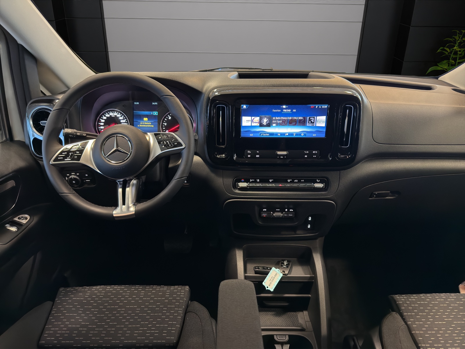 MERCEDES-BENZ Vito 116 CDI Lang Select Tourer 4Matic 9G-Tronic-image-11