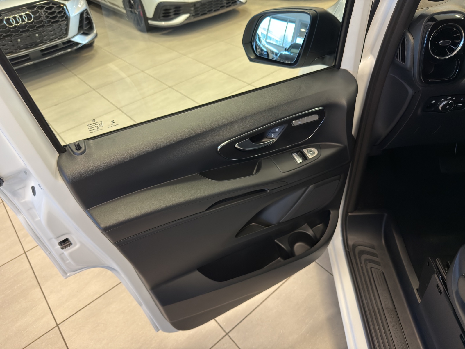MERCEDES-BENZ Vito 116 CDI Lang Select Tourer 4Matic 9G-Tronic-image-5