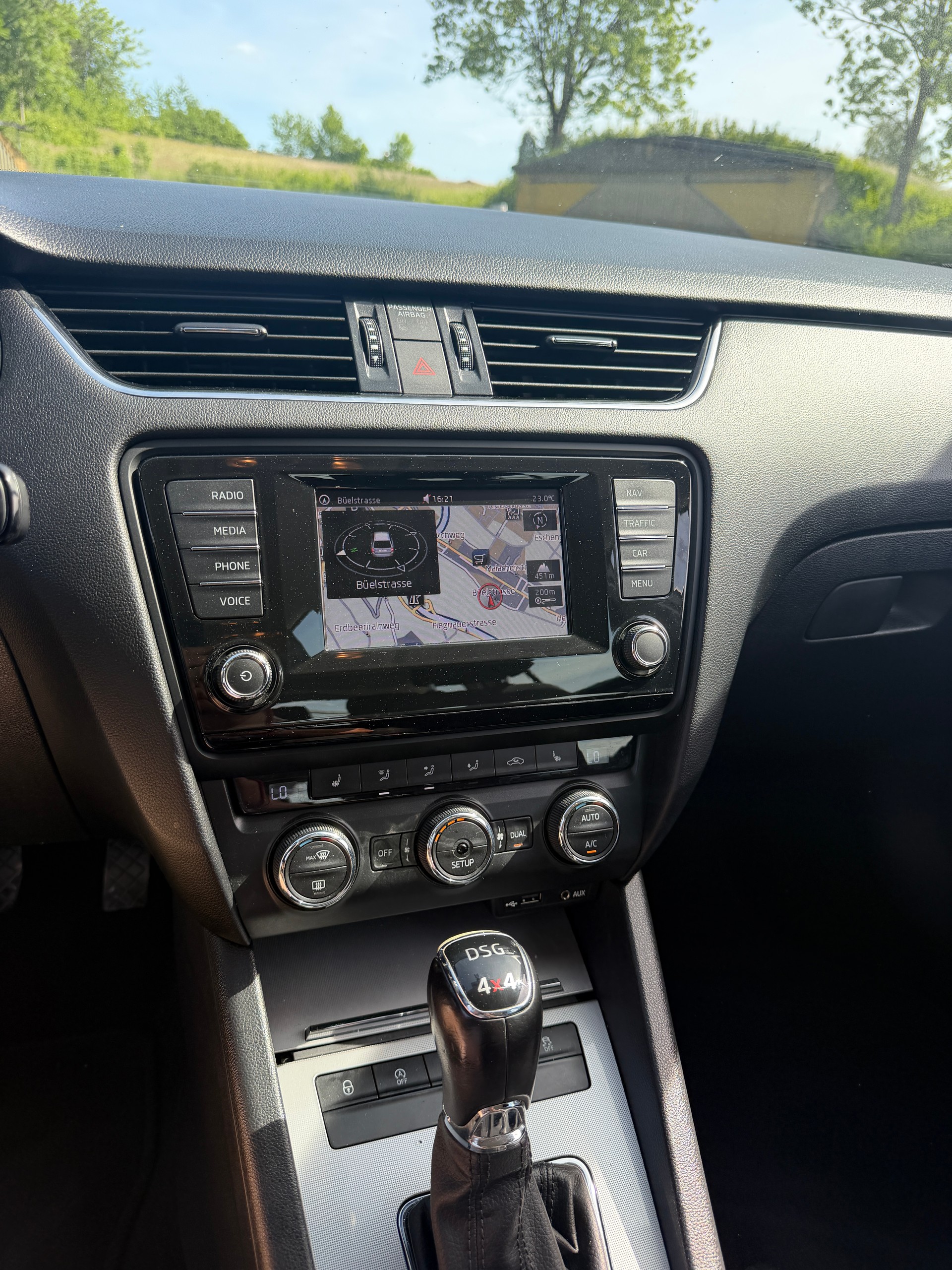 SKODA Octavia Combi 2.0 TDI Ambition 4x4 DSG-image-10