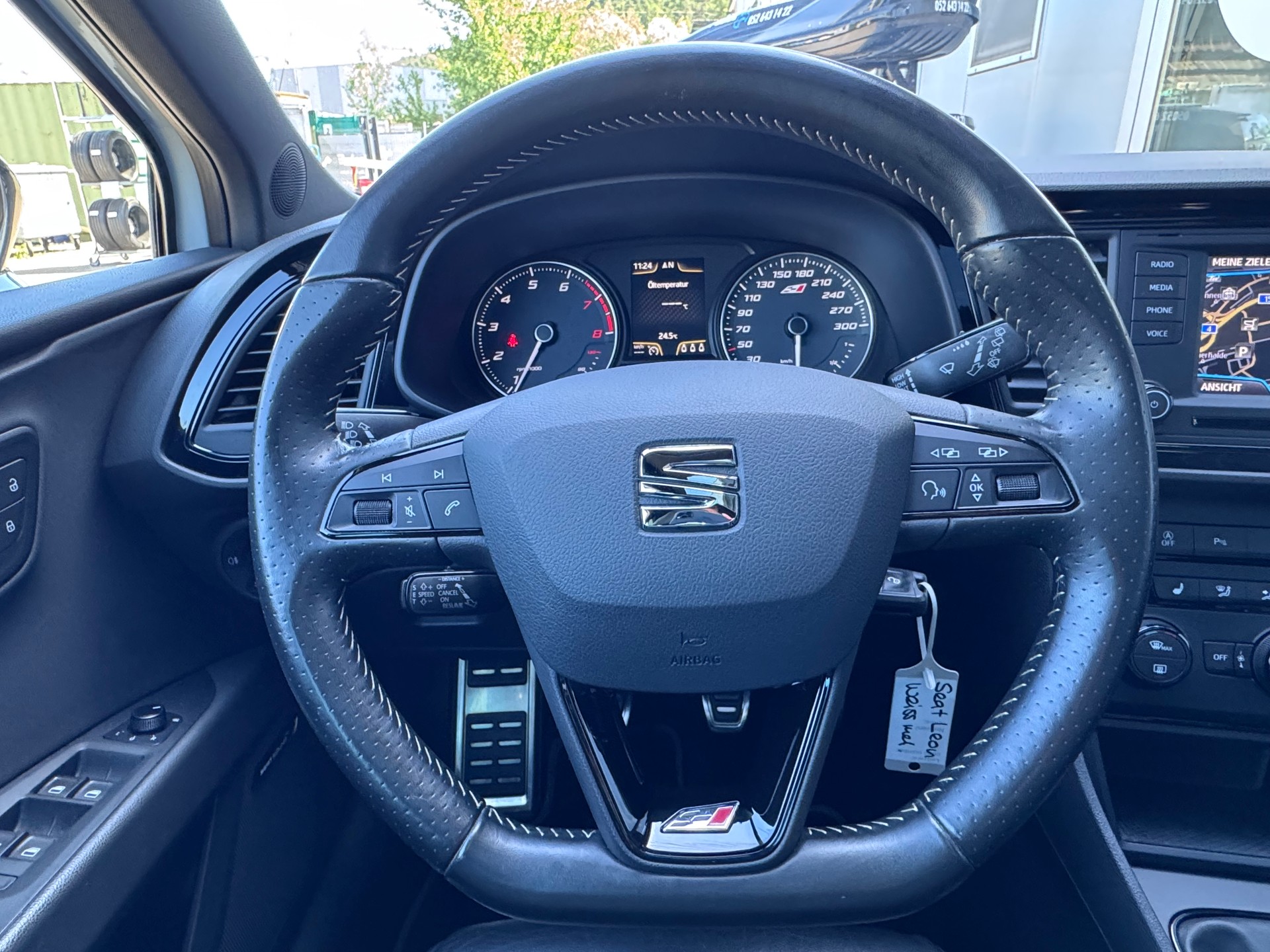 SEAT Leon 2.0 TSI Cupra 280+19"Alu+Panorama-Schiebedach+Ledersitze+Navi+Soundsystem+ACC+Spurhalte-/Fernlichtassistent+Parksensoren+-image-13