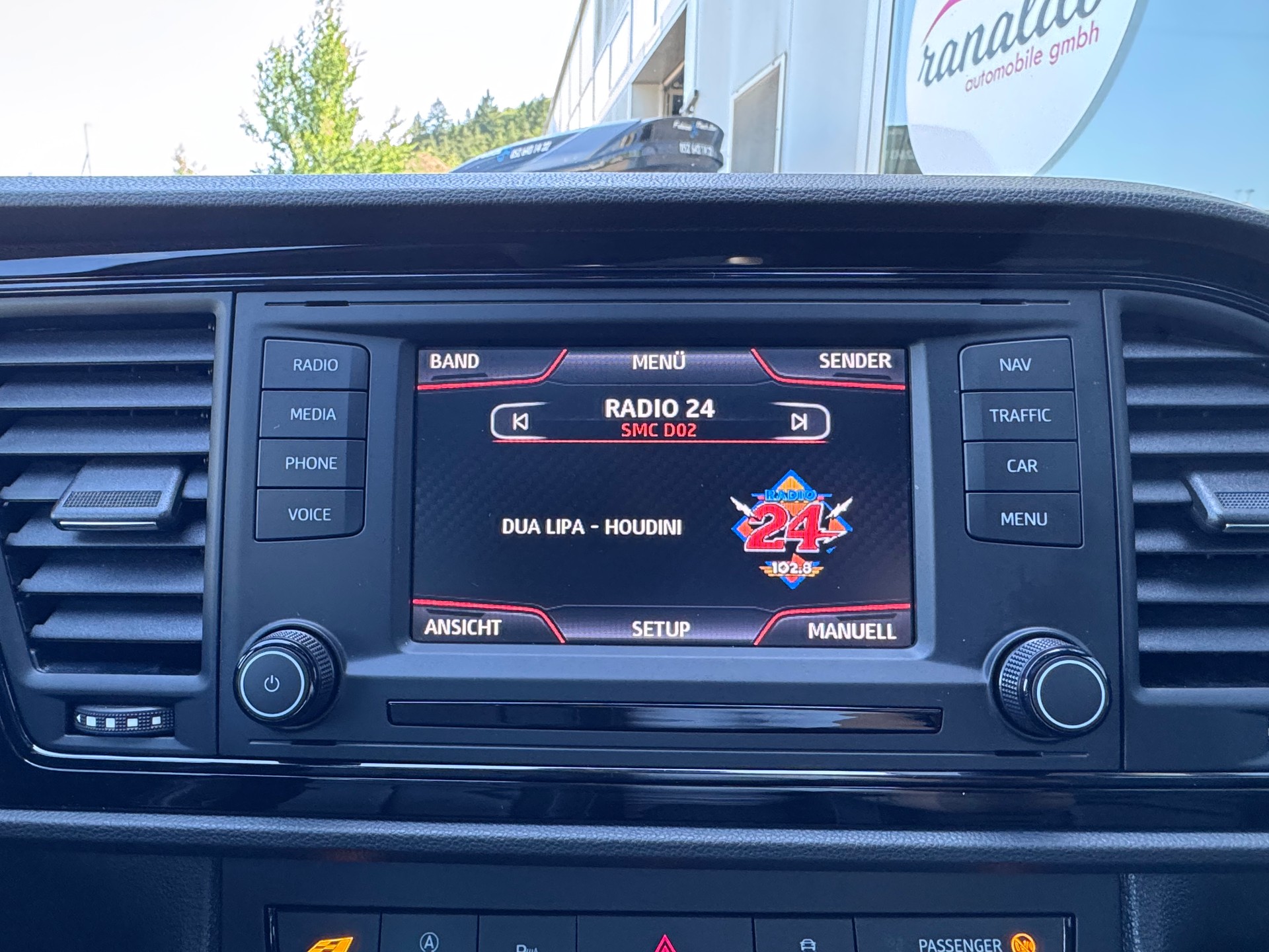 SEAT Leon 2.0 TSI Cupra 280+19"Alu+Panorama-Schiebedach+Ledersitze+Navi+Soundsystem+ACC+Spurhalte-/Fernlichtassistent+Parksensoren+-image-19