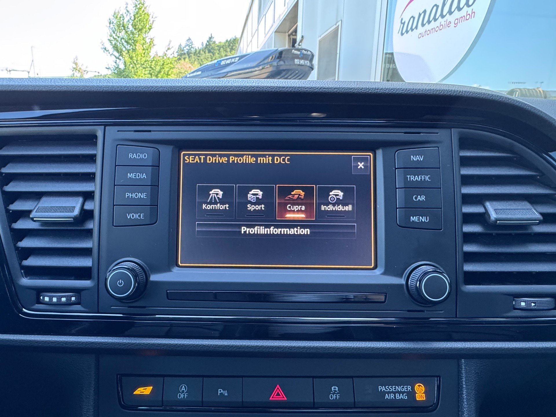 SEAT Leon 2.0 TSI Cupra 280+19"Alu+Panorama-Schiebedach+Ledersitze+Navi+Soundsystem+ACC+Spurhalte-/Fernlichtassistent+Parksensoren+-image-18