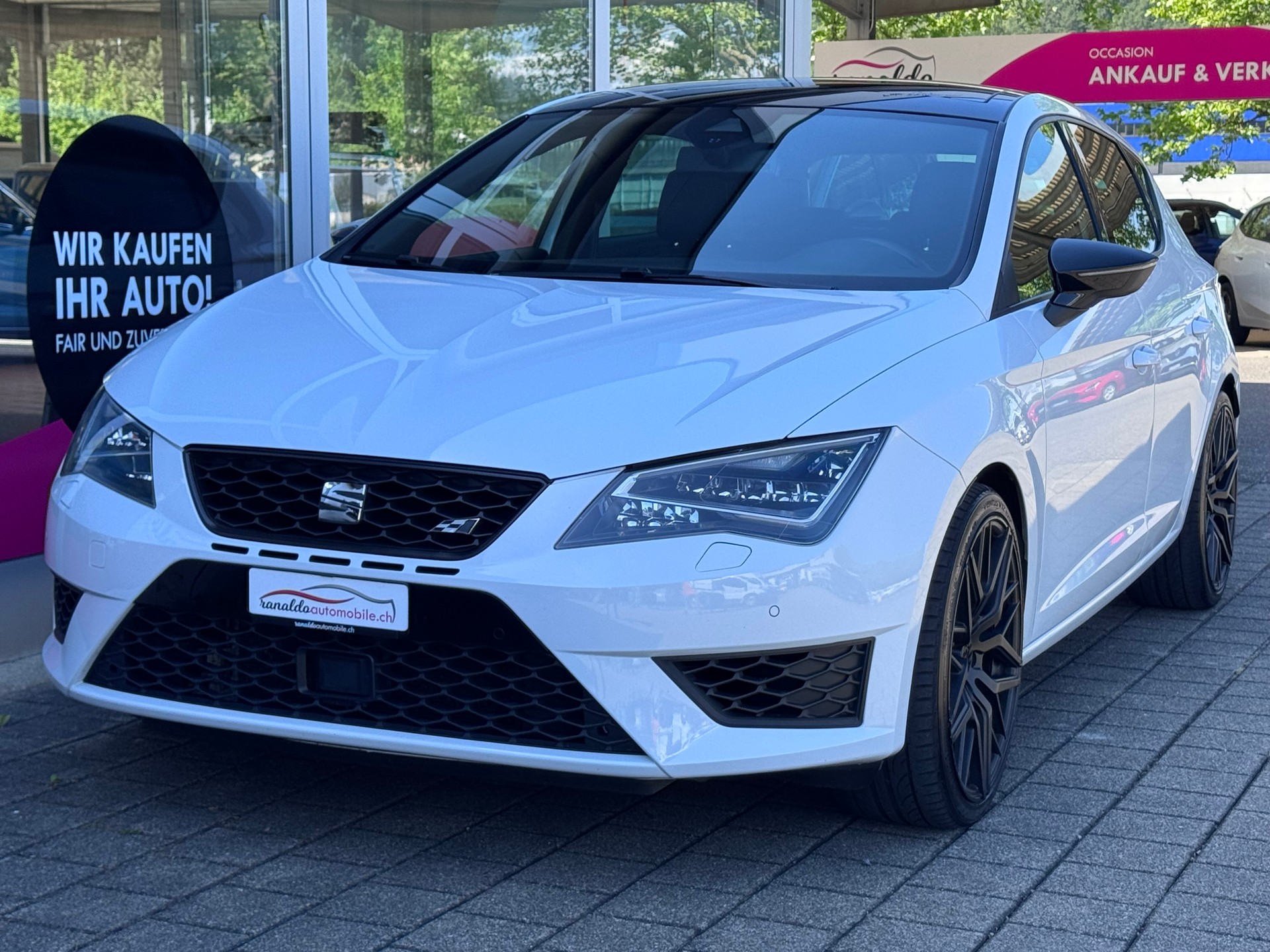 SEAT Leon 2.0 TSI Cupra 280+19"Alu+Panorama-Schiebedach+Ledersitze+Navi+Soundsystem+ACC+Spurhalte-/Fernlichtassistent+Parksensoren+-image-1