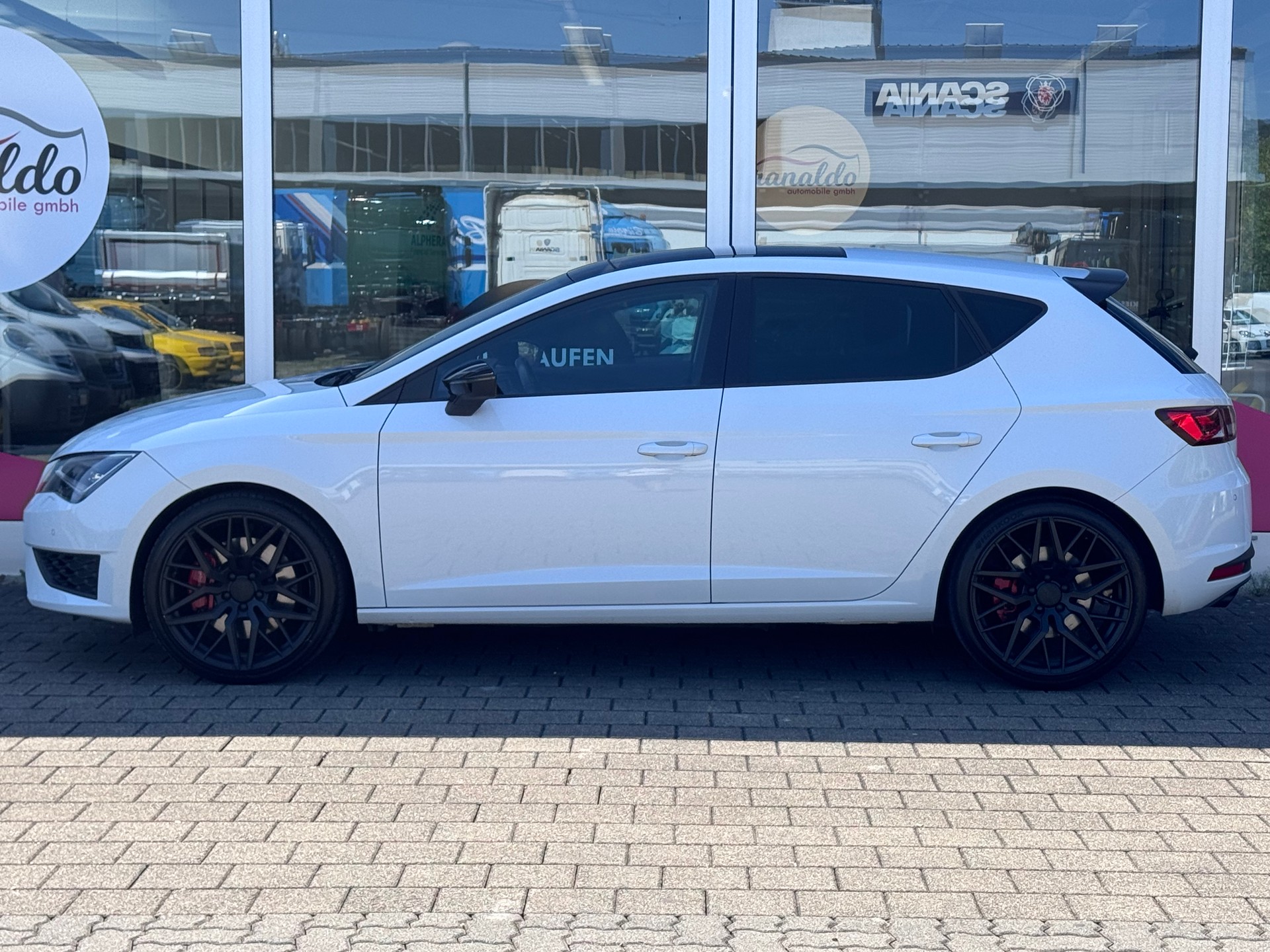 SEAT Leon 2.0 TSI Cupra 280+19"Alu+Panorama-Schiebedach+Ledersitze+Navi+Soundsystem+ACC+Spurhalte-/Fernlichtassistent+Parksensoren+-image-4