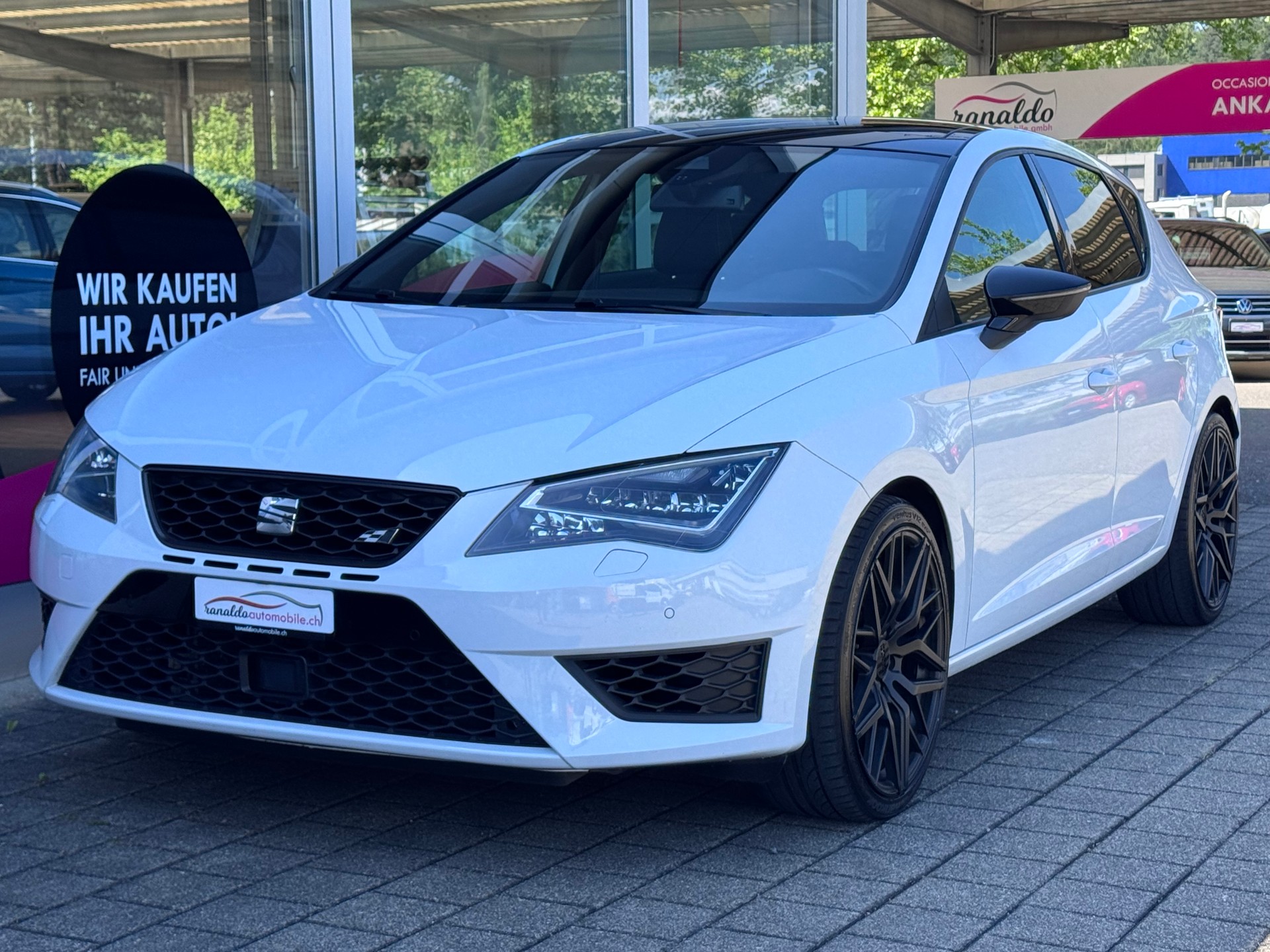 SEAT Leon 2.0 TSI Cupra 280+19"Alu+Panorama-Schiebedach+Ledersitze+Navi+Soundsystem+ACC+Spurhalte-/Fernlichtassistent+Parksensoren+-image-2
