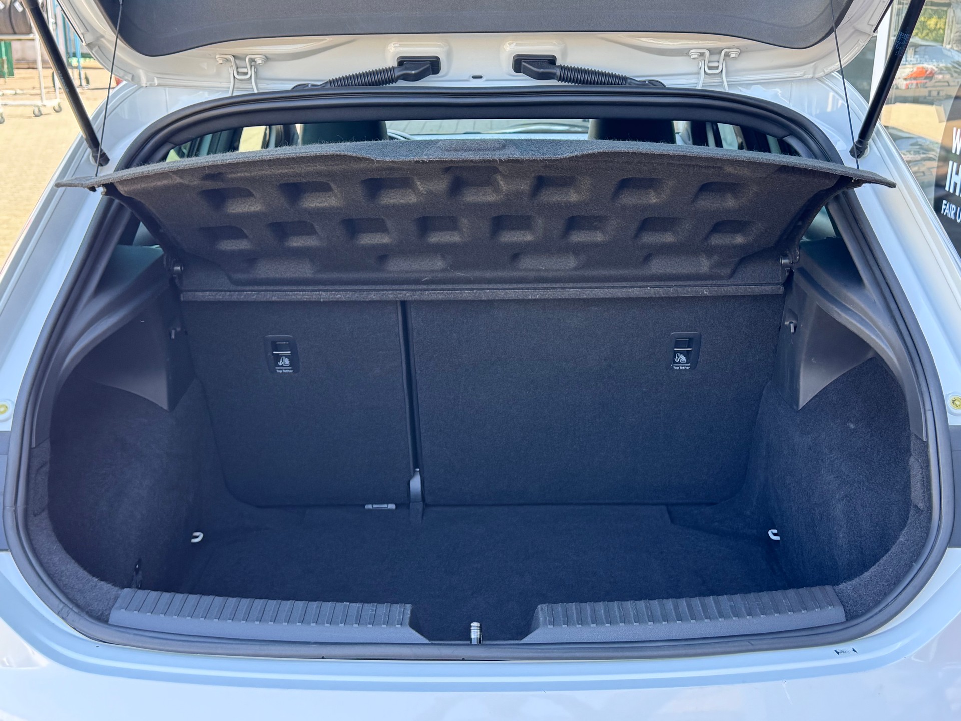 SEAT Leon 2.0 TSI Cupra 280+19"Alu+Panorama-Schiebedach+Ledersitze+Navi+Soundsystem+ACC+Spurhalte-/Fernlichtassistent+Parksensoren+-image-7