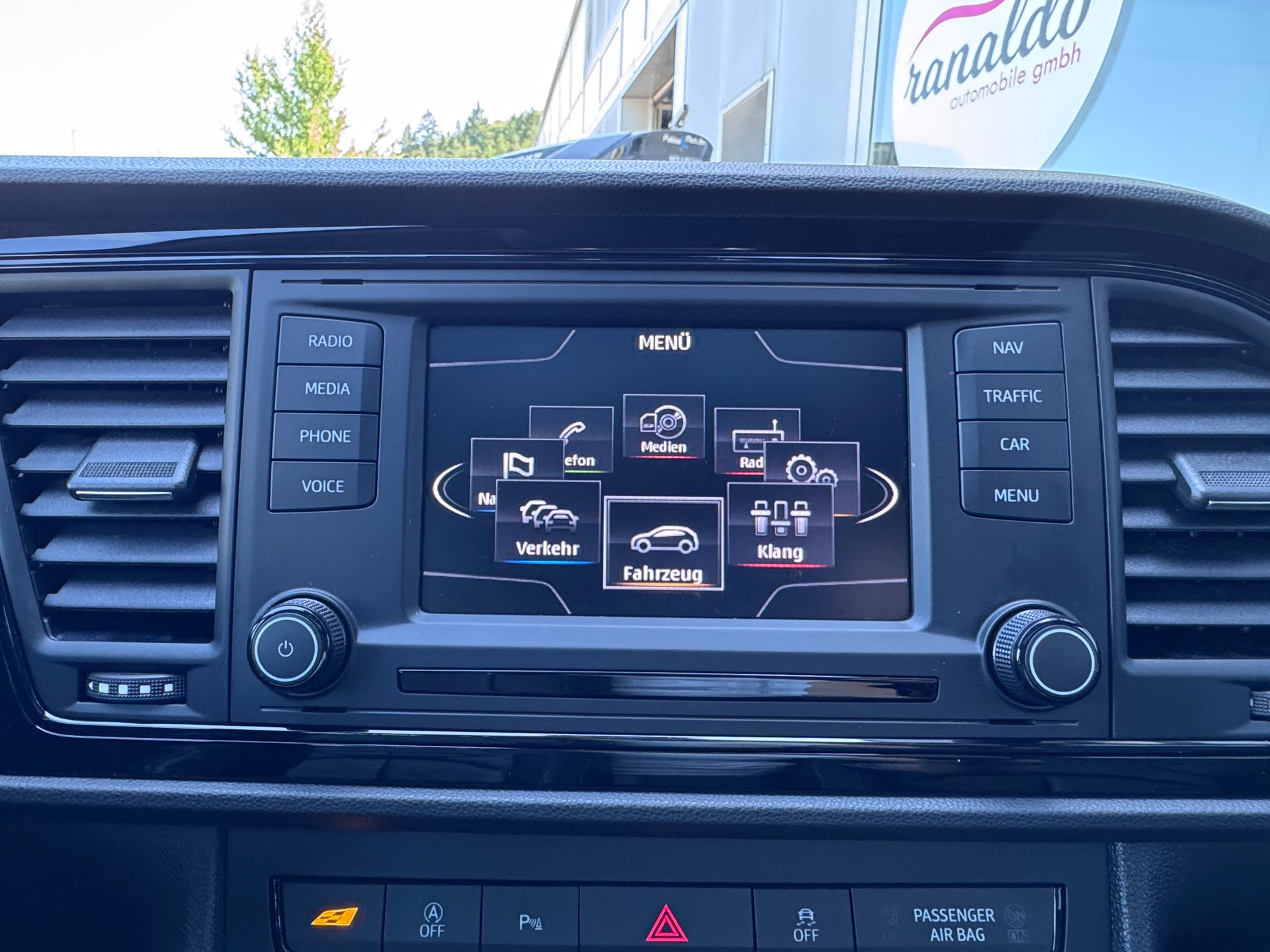 SEAT Leon 2.0 TSI Cupra 280+19"Alu+Panorama-Schiebedach+Ledersitze+Navi+Soundsystem+ACC+Spurhalte-/Fernlichtassistent+Parksensoren+-image-22