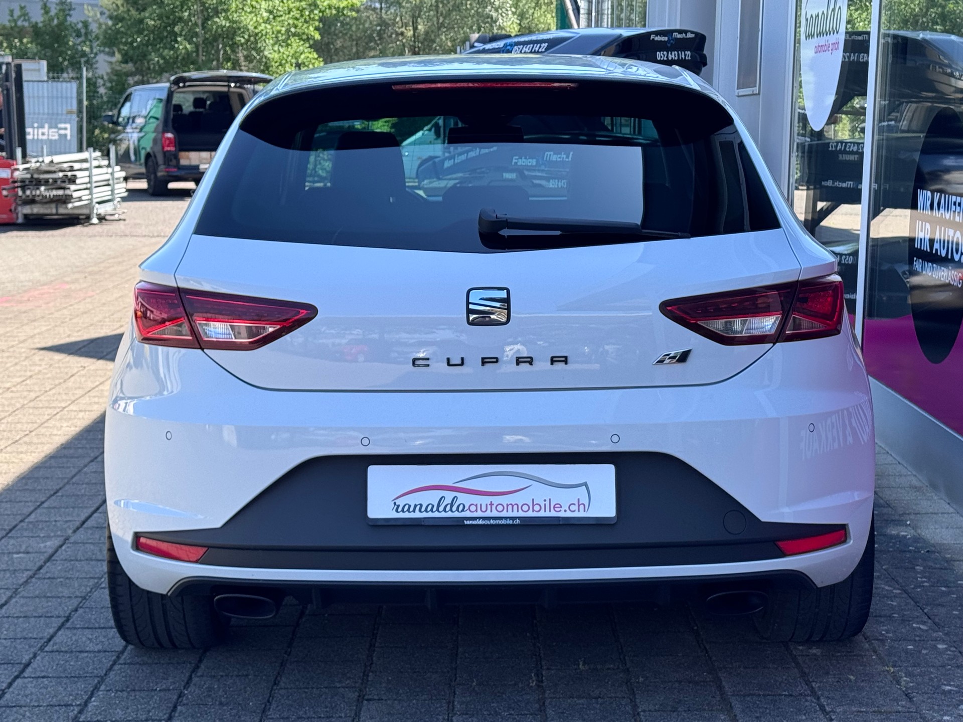 SEAT Leon 2.0 TSI Cupra 280+19"Alu+Panorama-Schiebedach+Ledersitze+Navi+Soundsystem+ACC+Spurhalte-/Fernlichtassistent+Parksensoren+-image-6
