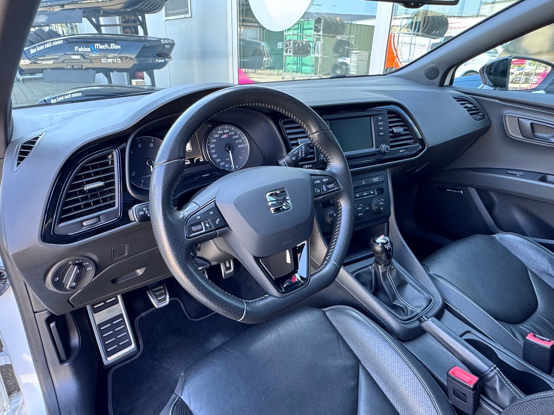SEAT Leon 2.0 TSI Cupra 280+19"Alu+Panorama-Schiebedach+Ledersitze+Navi+Soundsystem+ACC+Spurhalte-/Fernlichtassistent+Parksensoren+-image-11