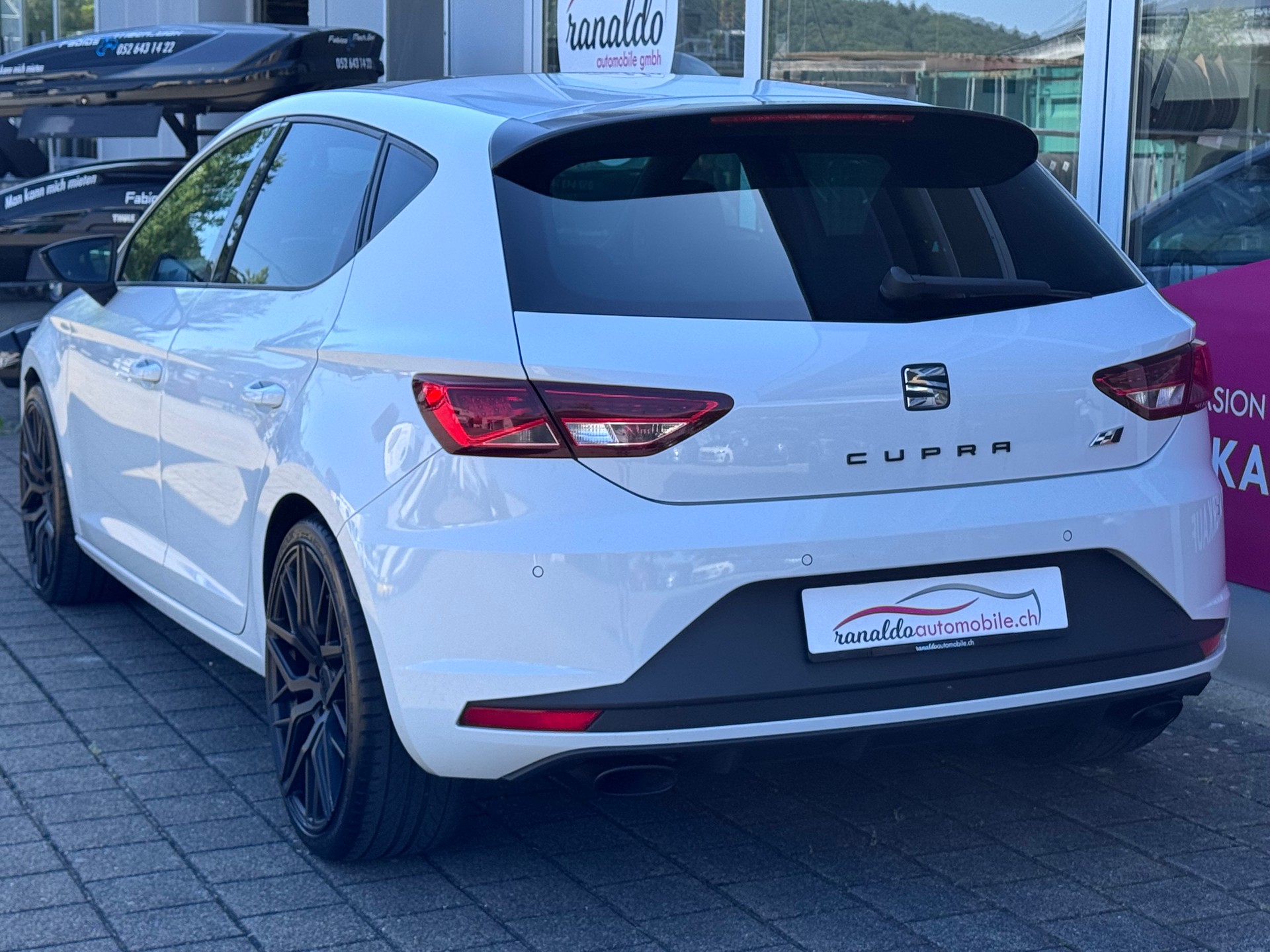 SEAT Leon 2.0 TSI Cupra 280+19"Alu+Panorama-Schiebedach+Ledersitze+Navi+Soundsystem+ACC+Spurhalte-/Fernlichtassistent+Parksensoren+-image-5