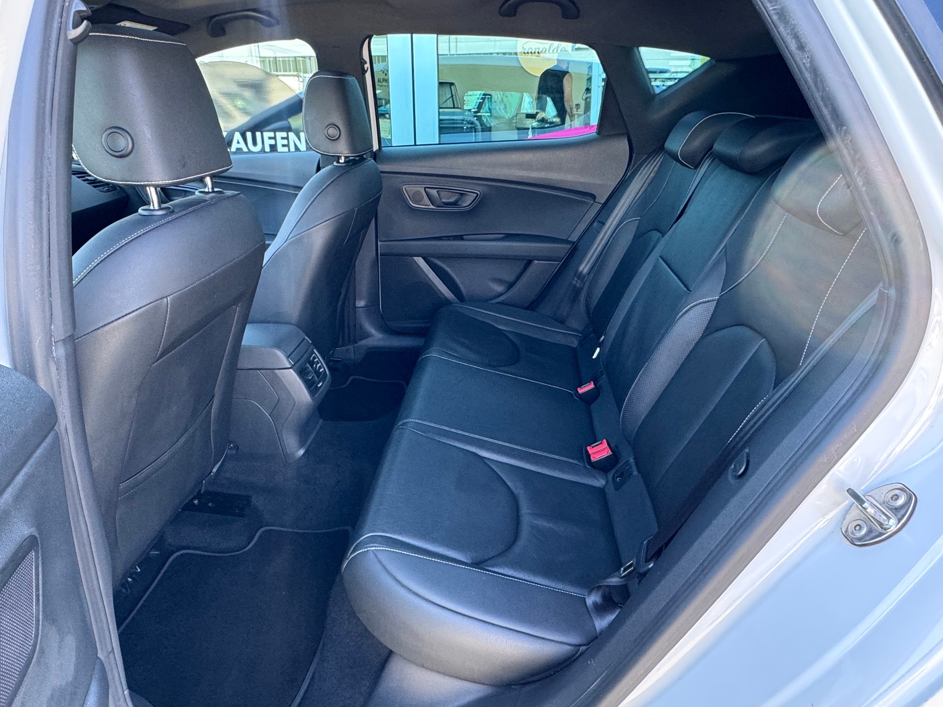 SEAT Leon 2.0 TSI Cupra 280+19"Alu+Panorama-Schiebedach+Ledersitze+Navi+Soundsystem+ACC+Spurhalte-/Fernlichtassistent+Parksensoren+-image-8