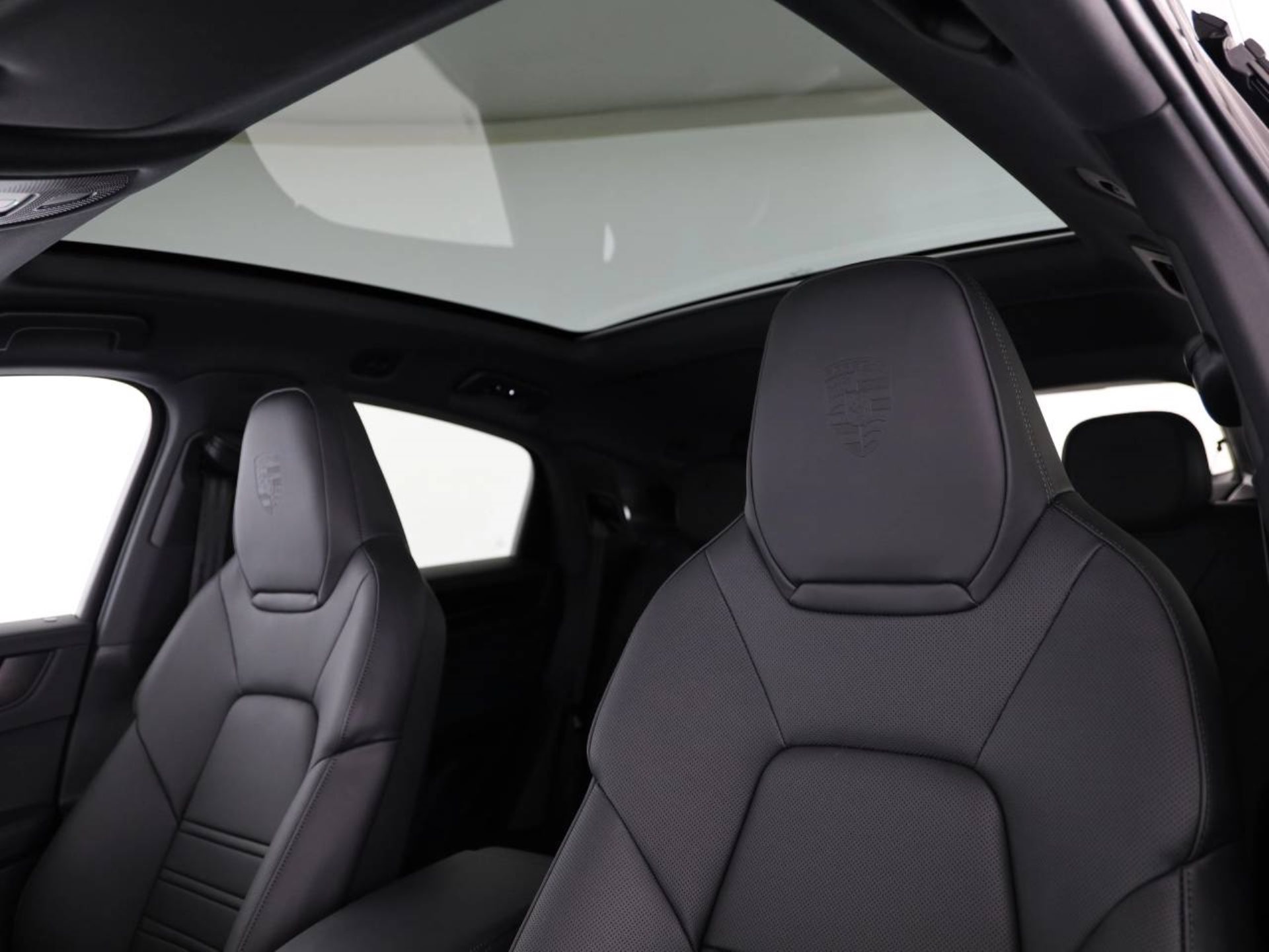 PORSCHE Cayenne E-Hybrid Coupé Black Edition-image-3