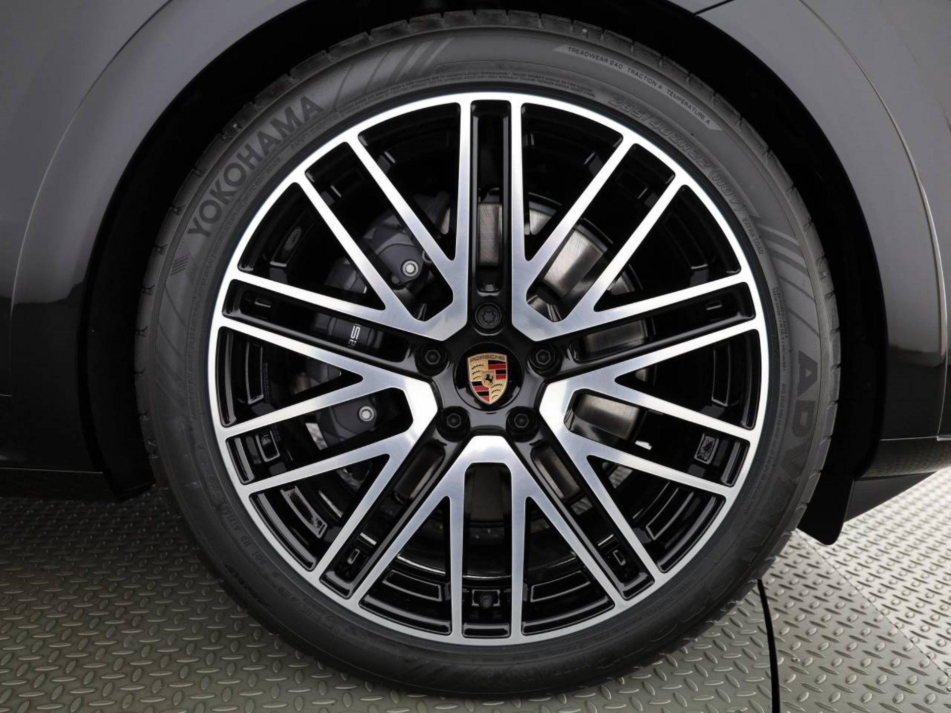PORSCHE Cayenne E-Hybrid Coupé Black Edition-image-8