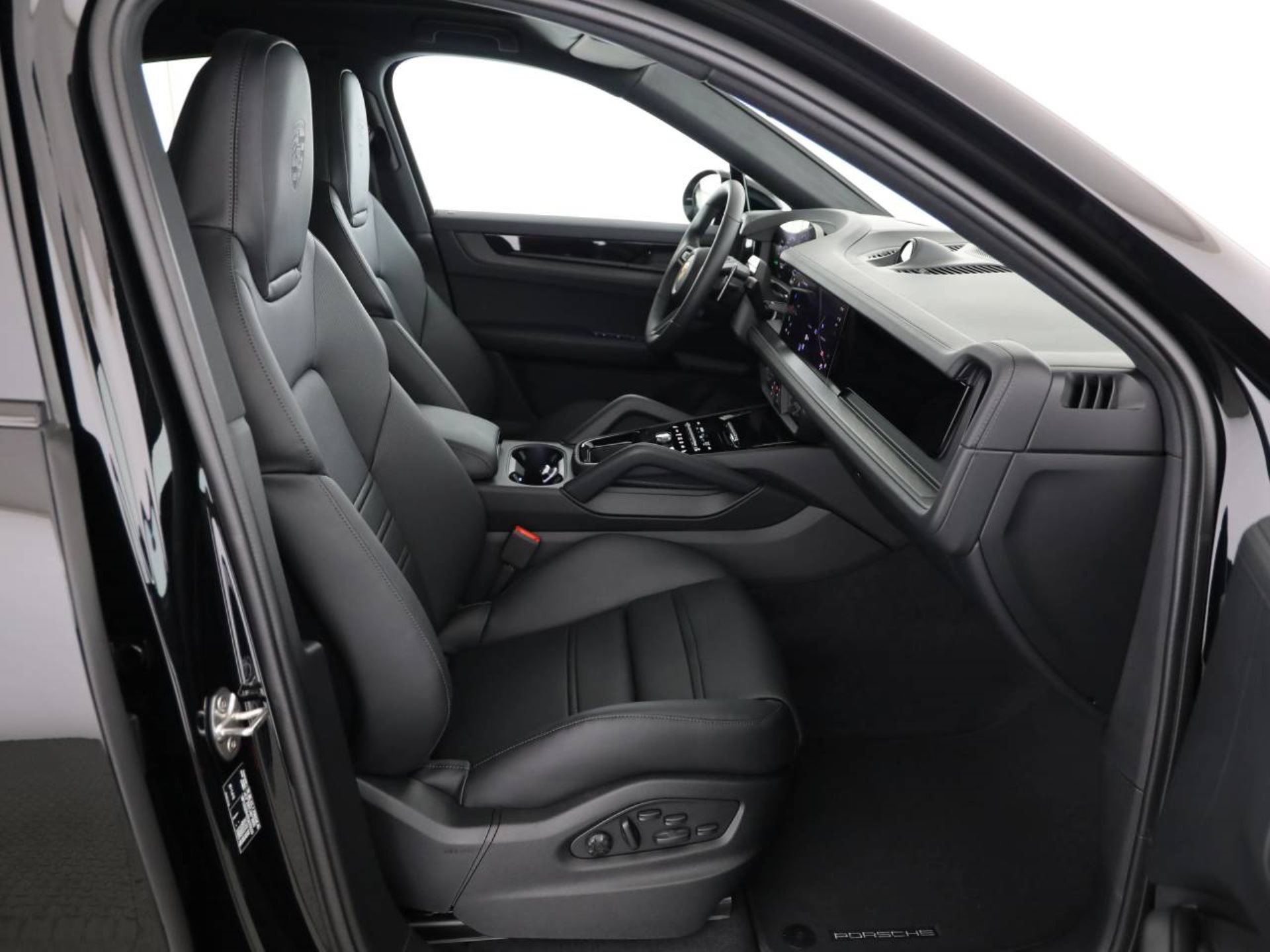 PORSCHE Cayenne E-Hybrid Coupé Black Edition-image-4