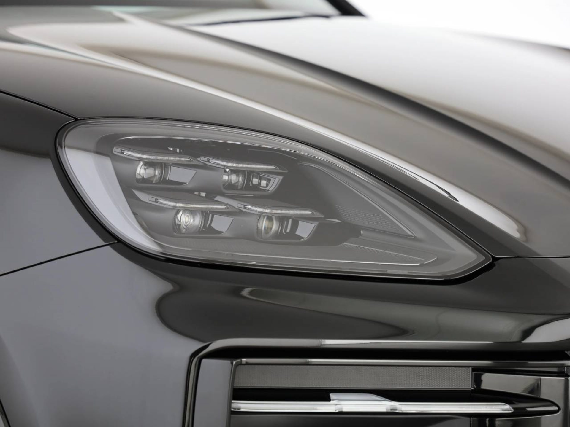PORSCHE Cayenne E-Hybrid Coupé Black Edition-image-7
