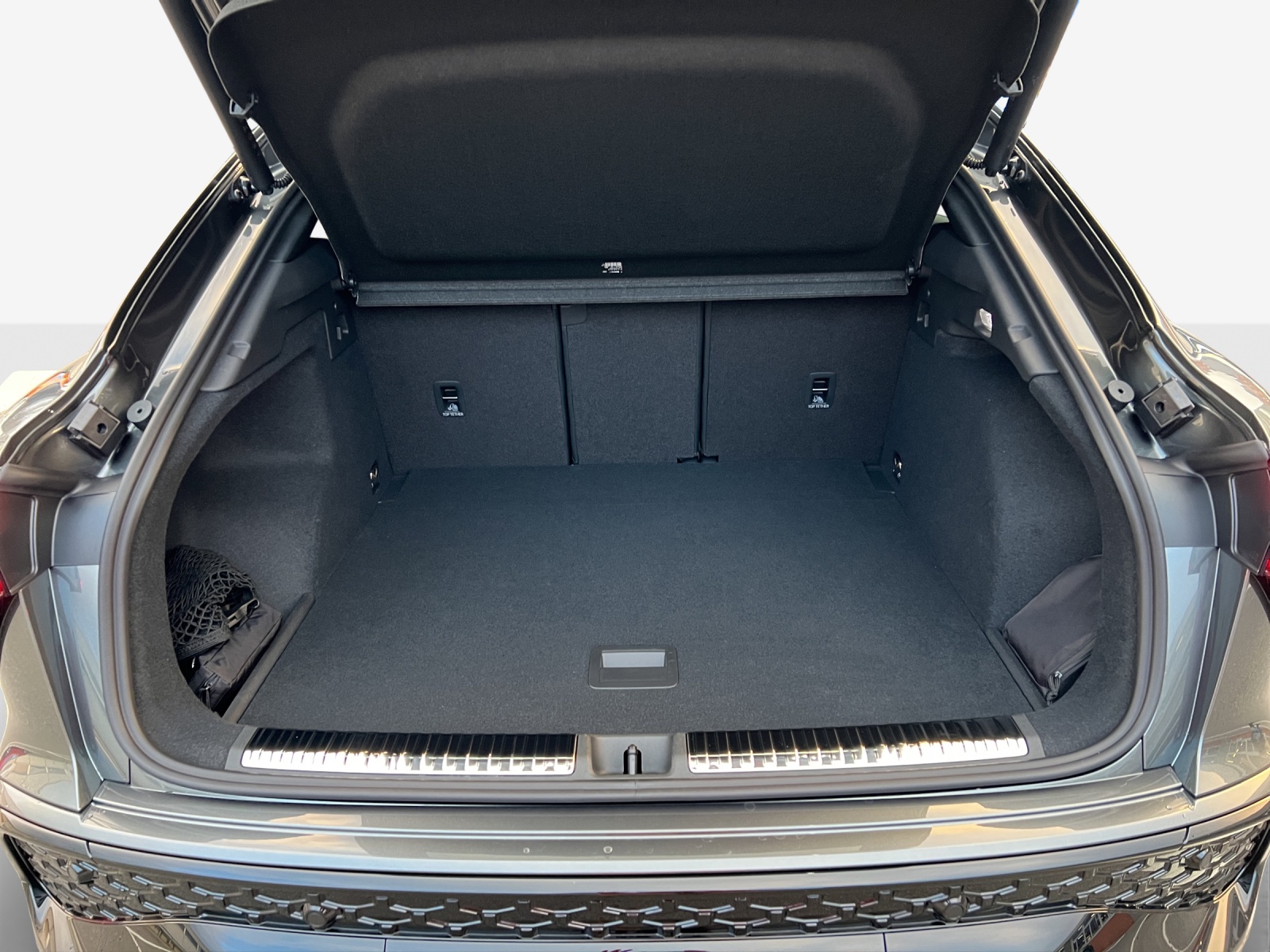AUDI Q3 SUV TFSI quattro 195 kW S tronic-image-12