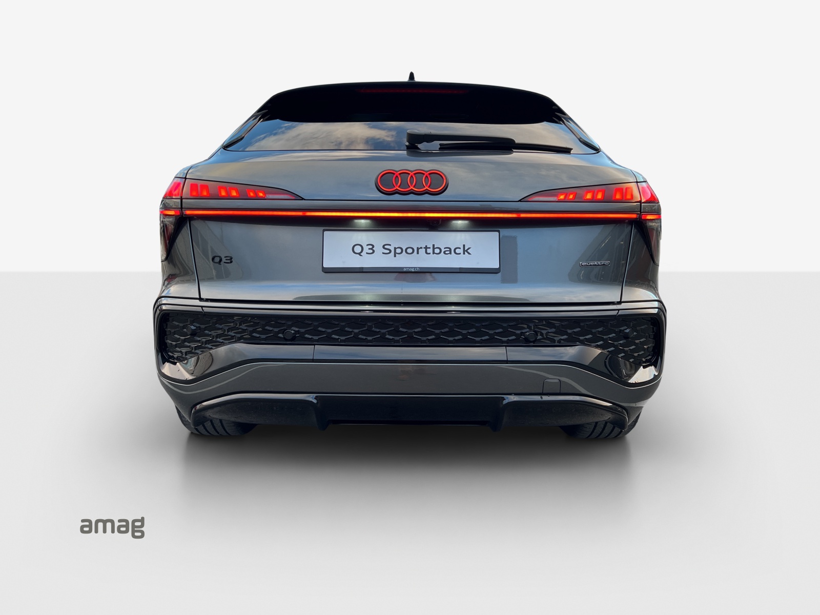 AUDI Q3 SUV TFSI quattro 195 kW S tronic-image-3