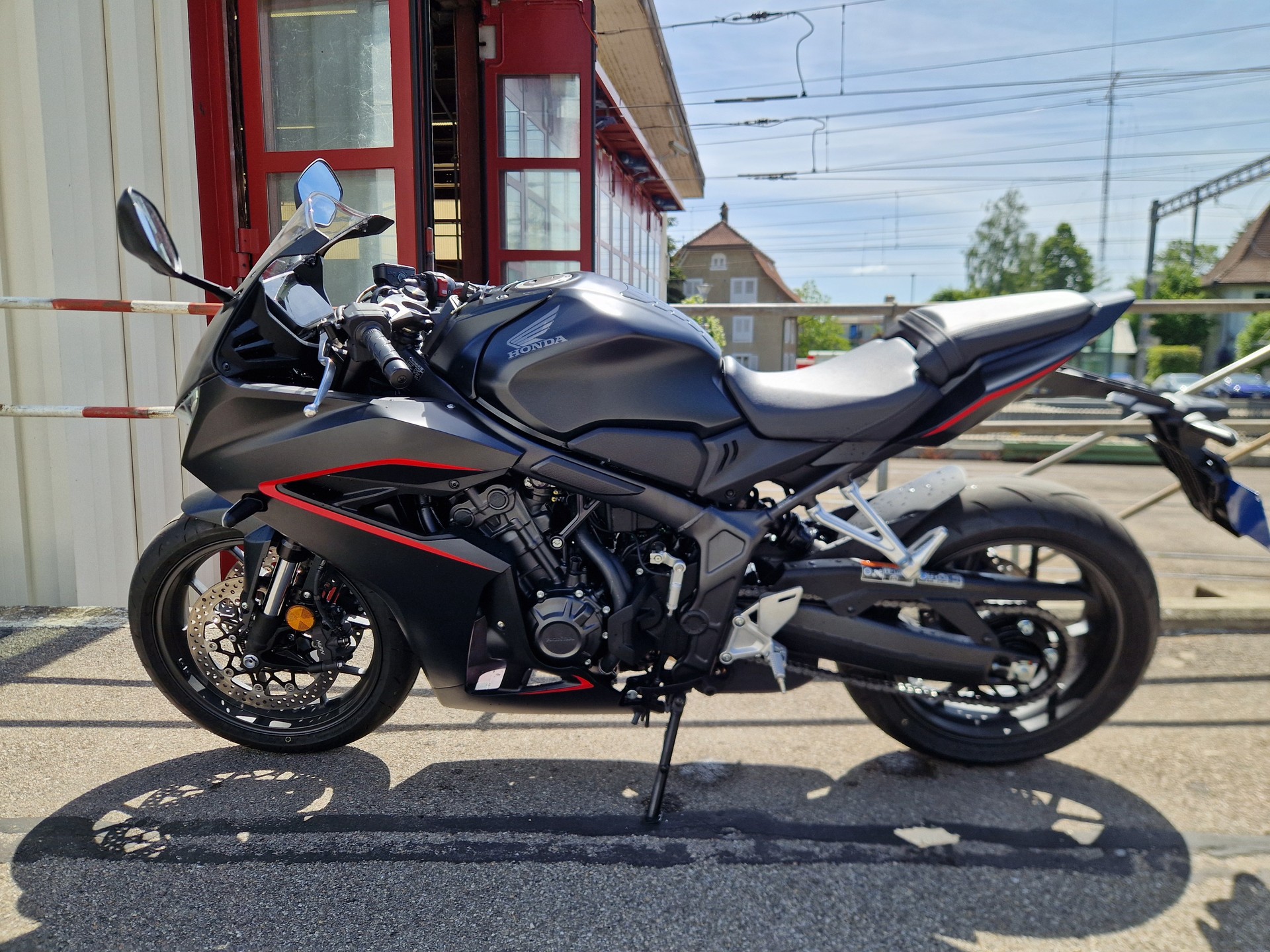 HONDA CBR 650 R E-Clutch (35kW) Black Edition-showroom-element-3