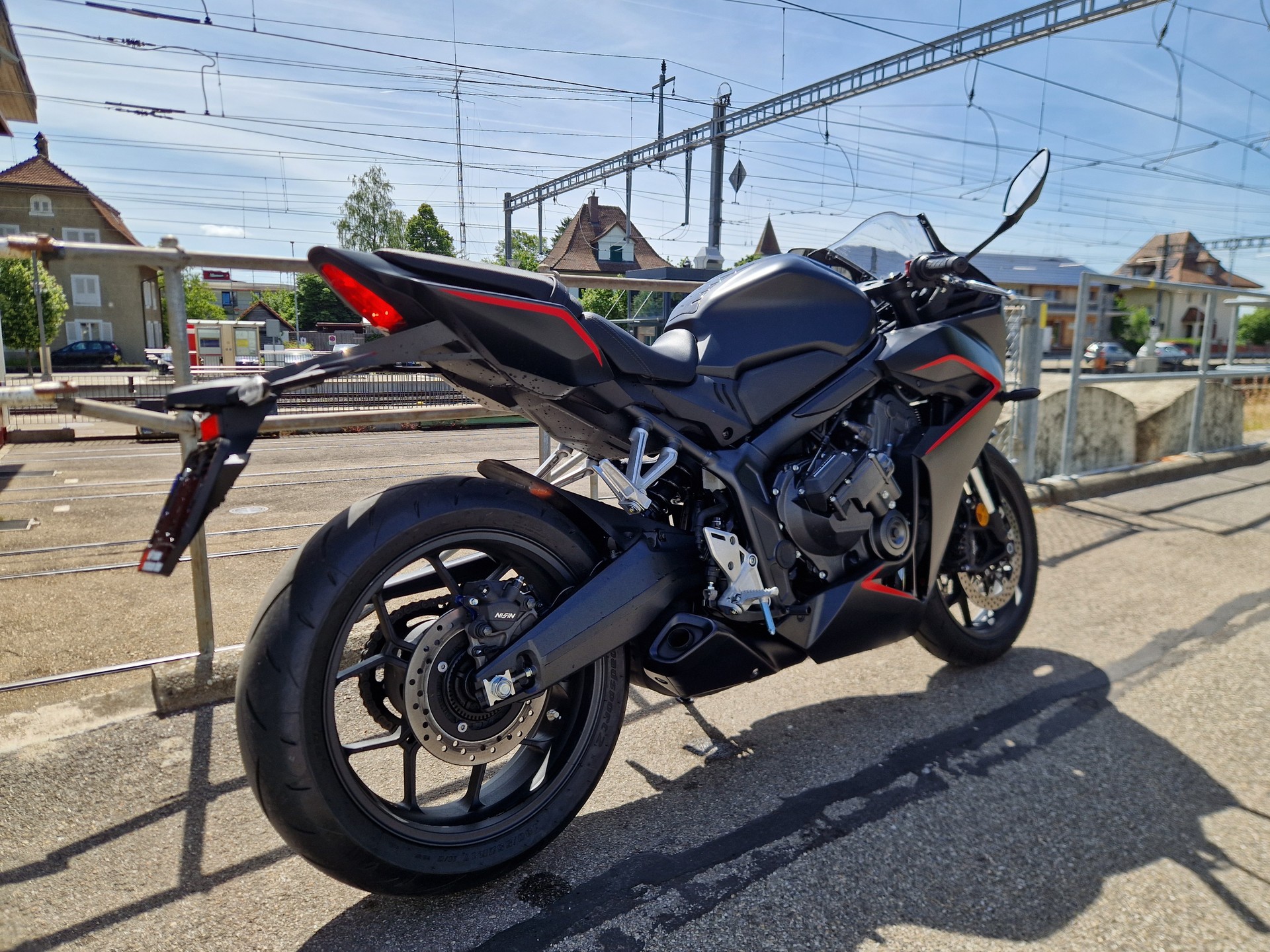 HONDA CBR 650 R E-Clutch (35kW) Black Edition-showroom-element-2