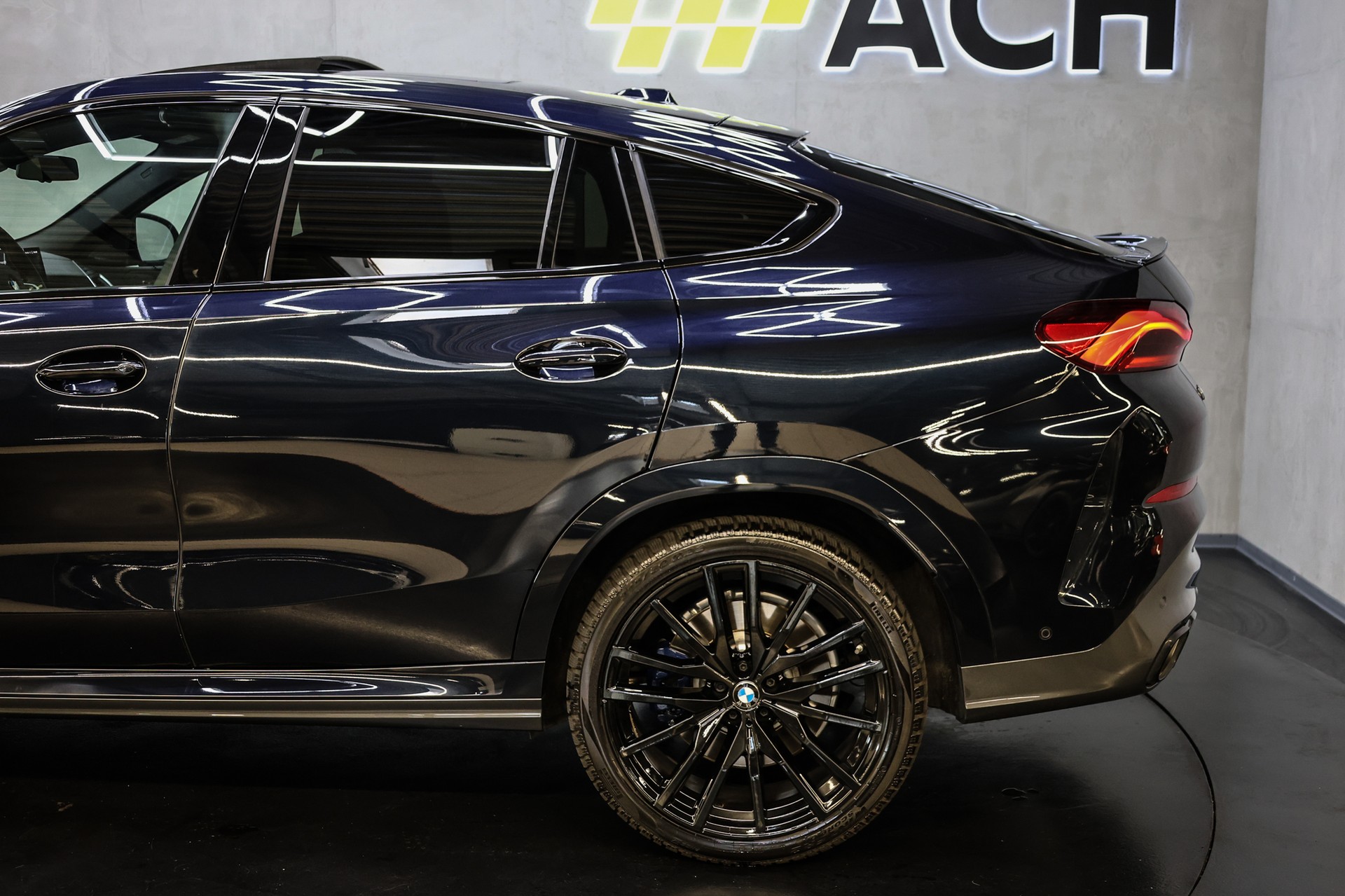 BMW X6 M60i M Sport Pro-image-12