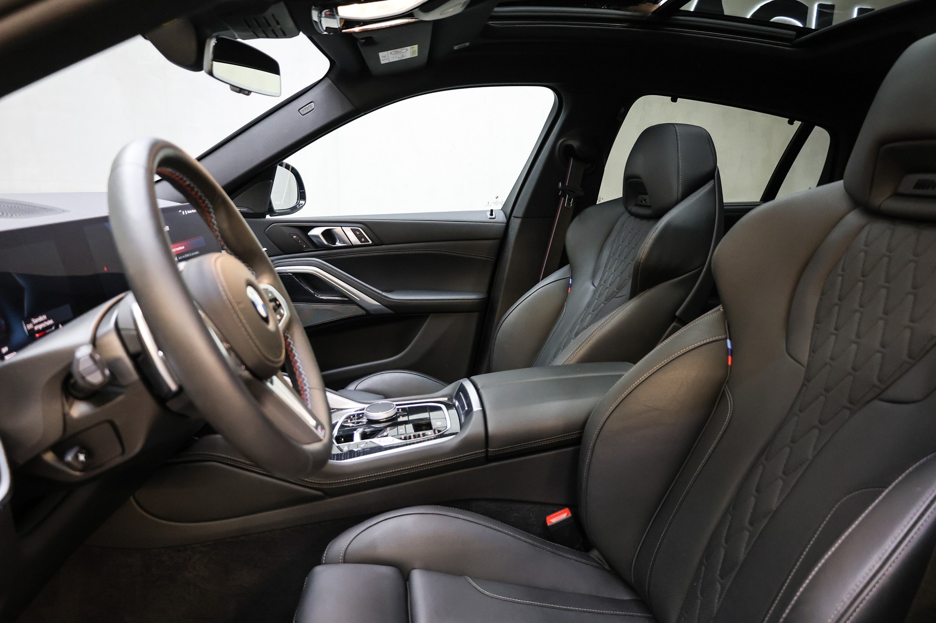 BMW X6 M60i M Sport Pro-image-15
