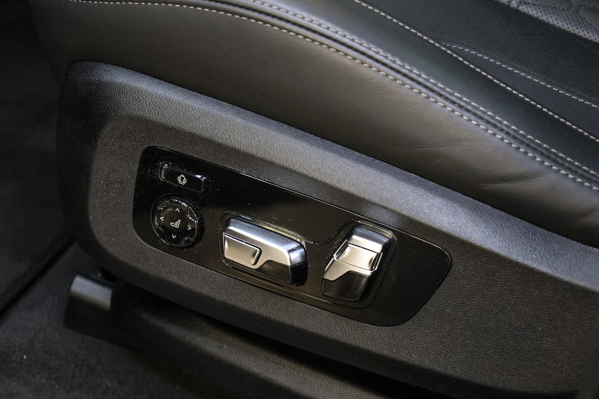 BMW X6 M60i M Sport Pro-image-25