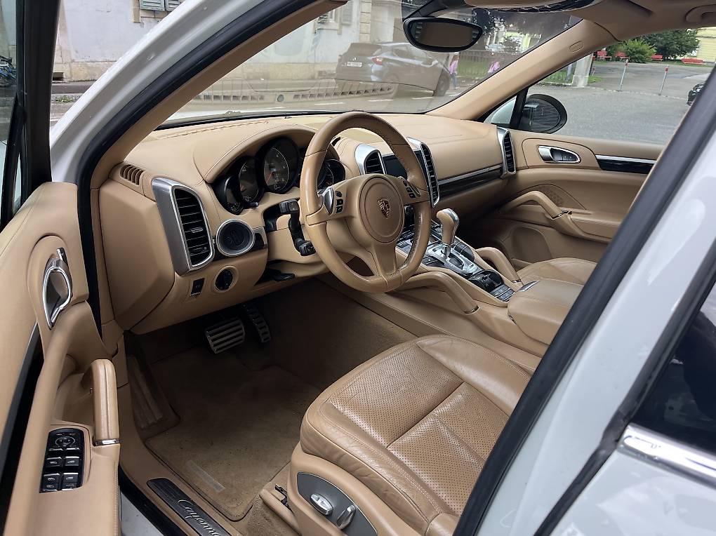 PORSCHE 4.2 V8 TDI S TipT-image-1