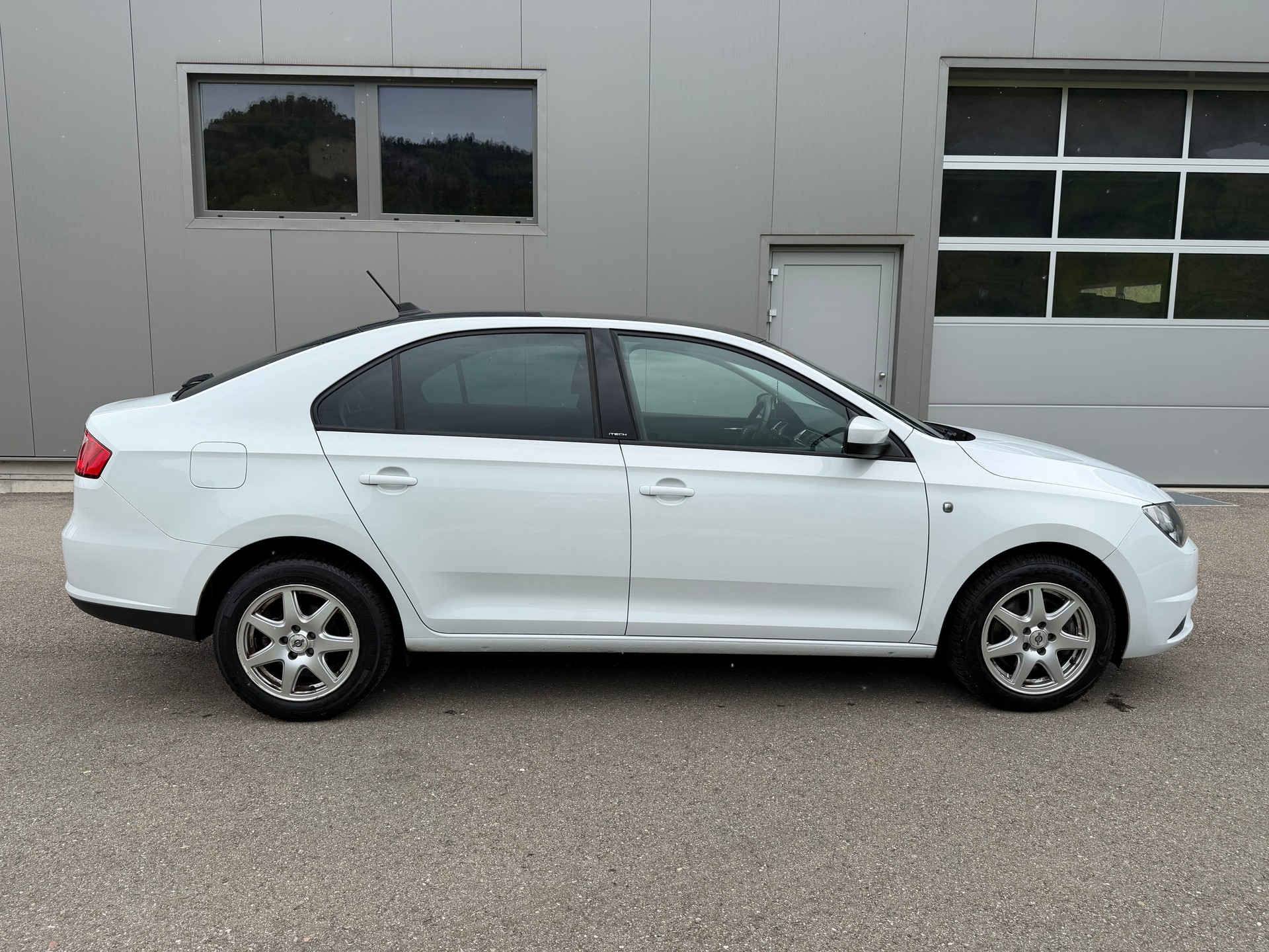 SEAT Toledo 1.4 TSI ITECH DSG-image-3