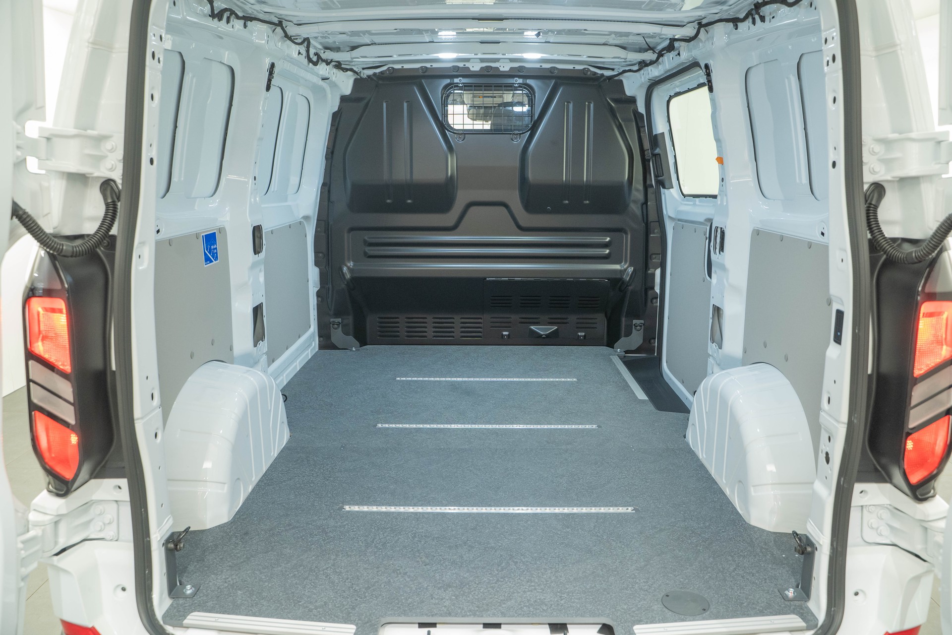 FORD Transit C Van 320 L1 2.0 EcoBlue 136 Trend-image-4