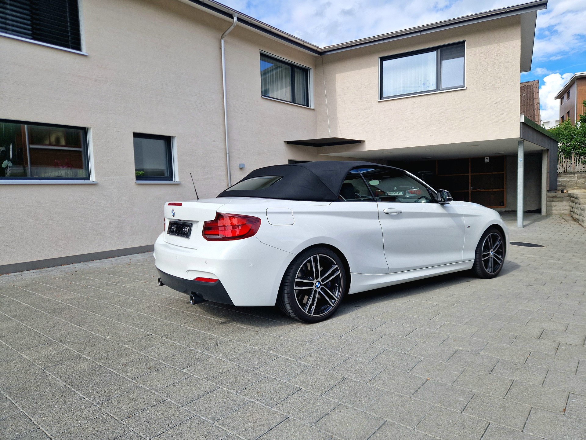 BMW M240i xDrive SAG-image-3