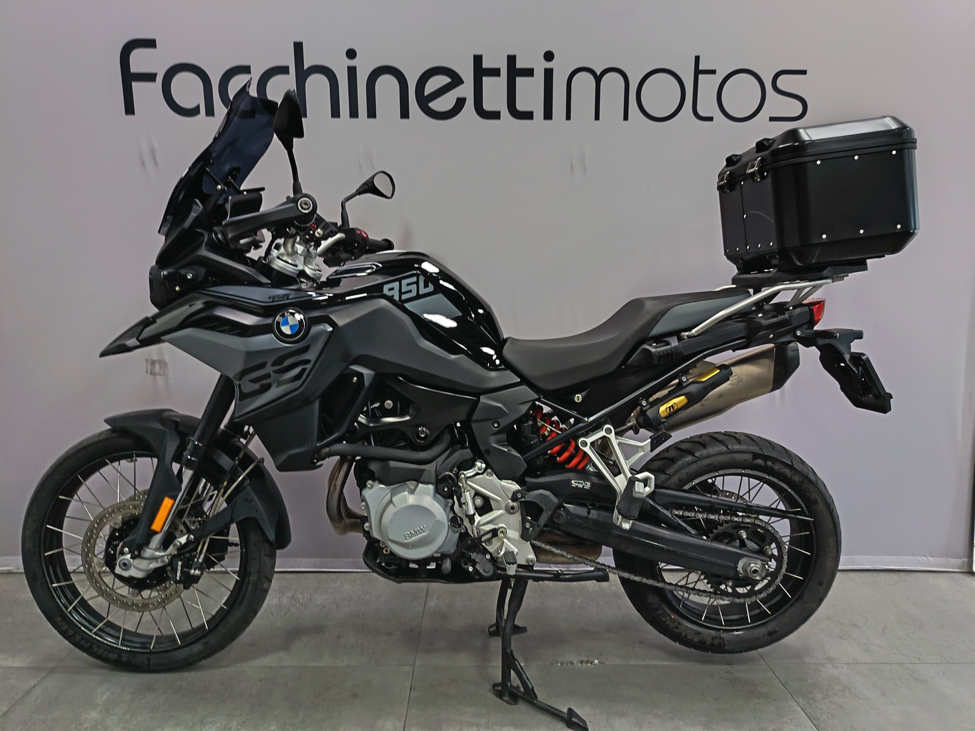 BMW F 850 GS Triple Black-showroom-element-3