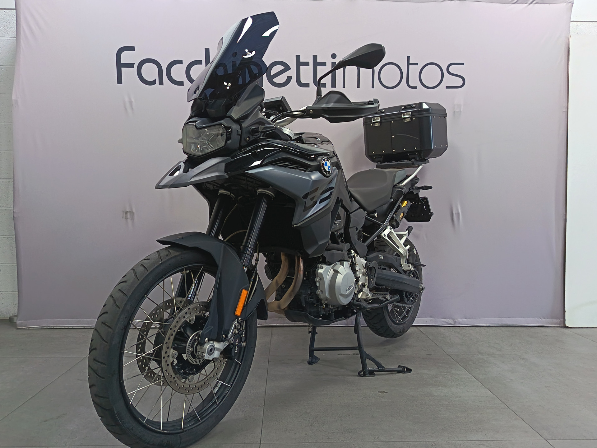 BMW F 850 GS Triple Black-showroom-element-2