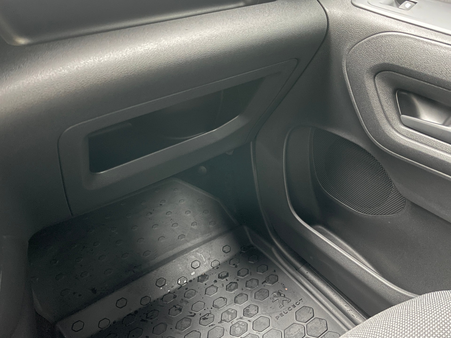 PEUGEOT e-Partner 50kWh Standard mit Rückfahrkamera-image-17