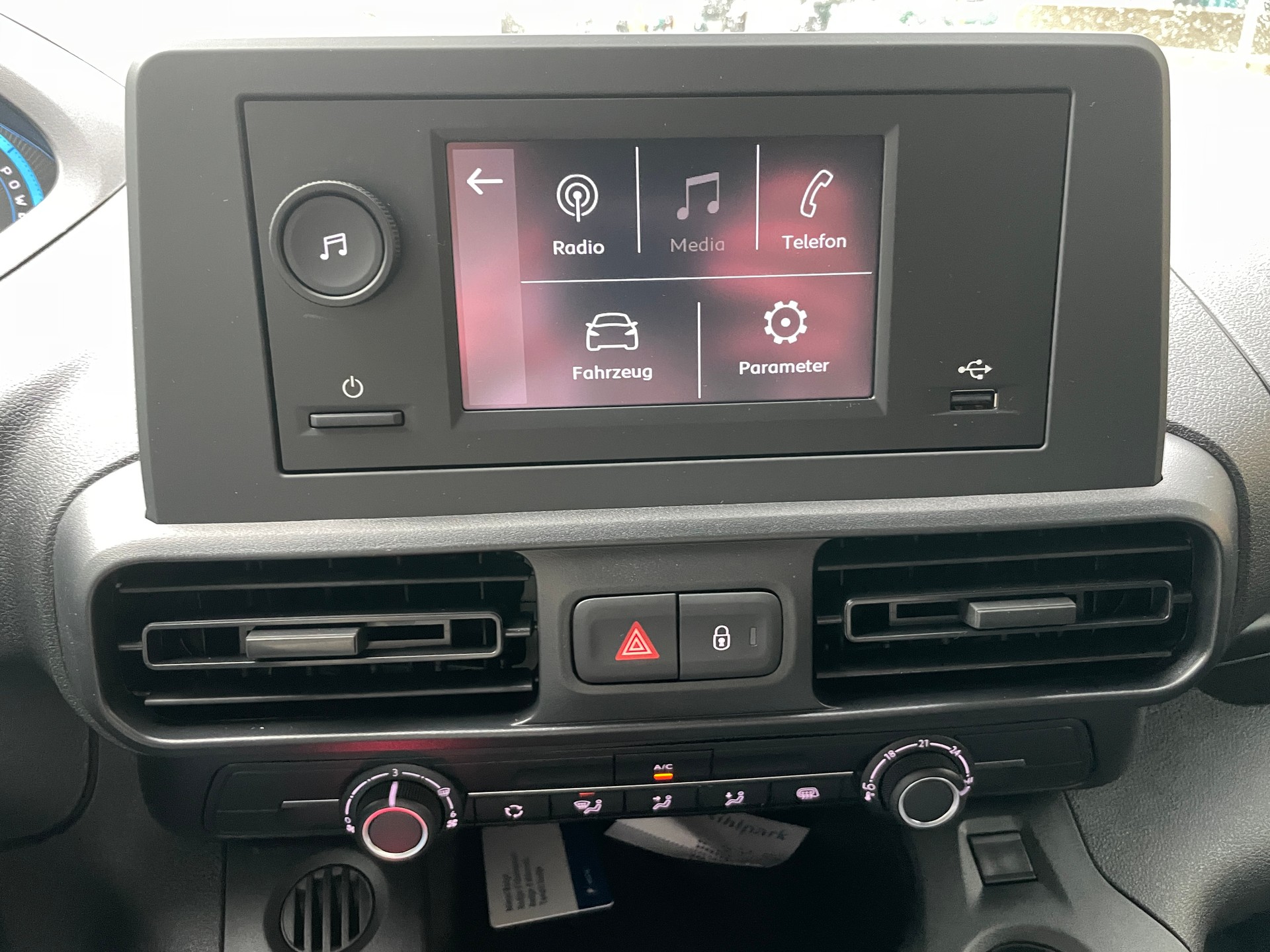 PEUGEOT e-Partner 50kWh Standard mit Rückfahrkamera-image-21