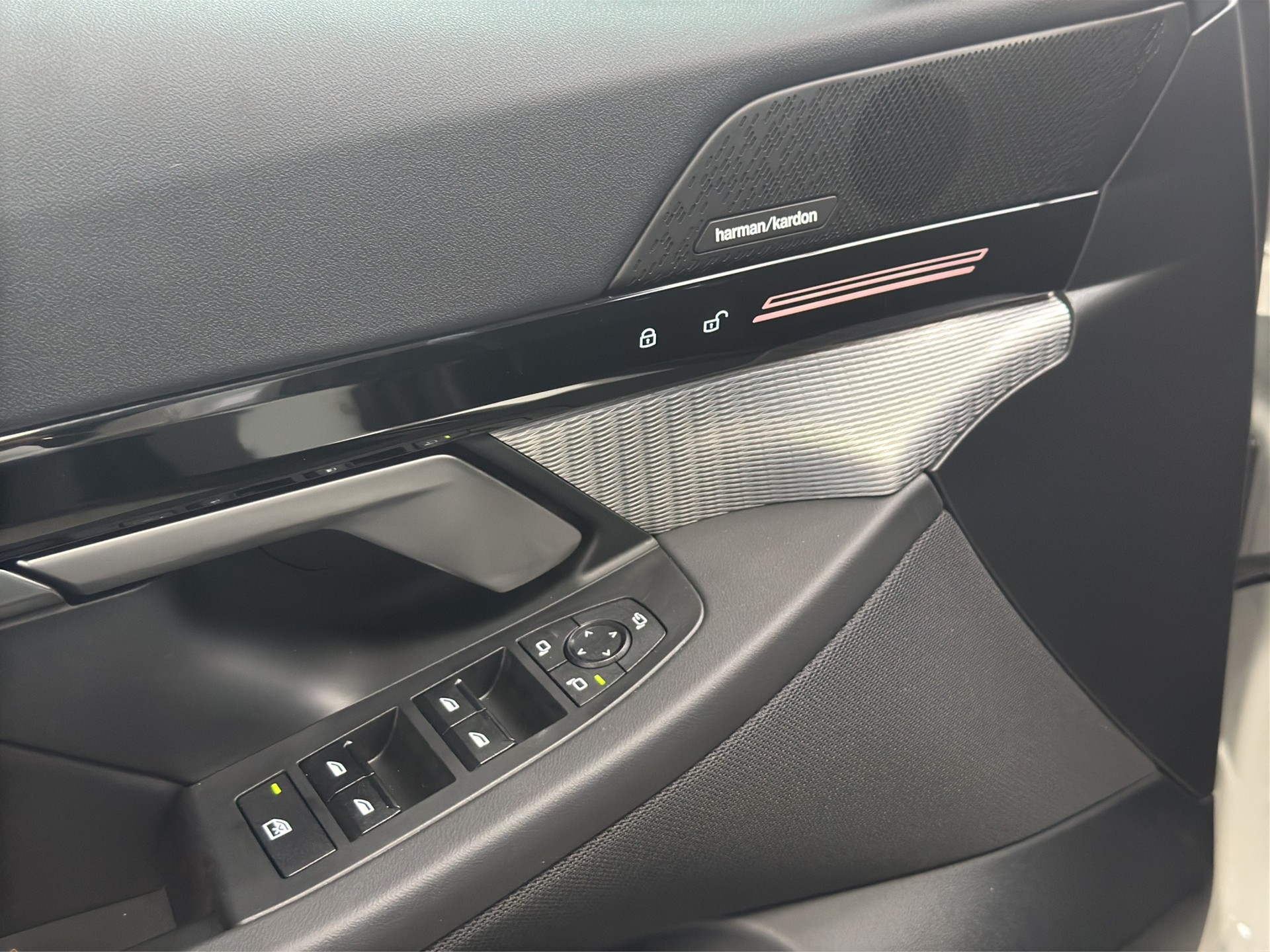 BMW 520i M Sport M Sport Pro Mild Hybrid-image-8