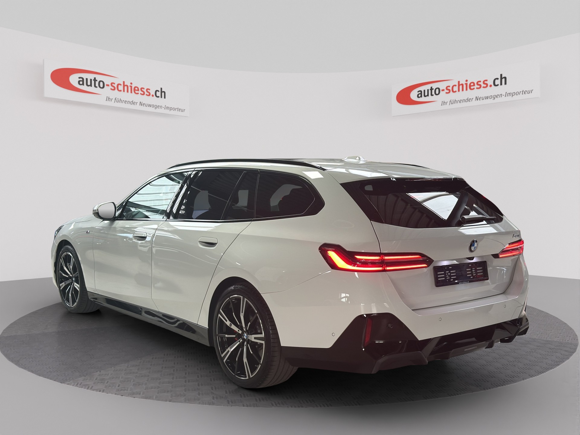 BMW 520i M Sport M Sport Pro Mild Hybrid-image-2