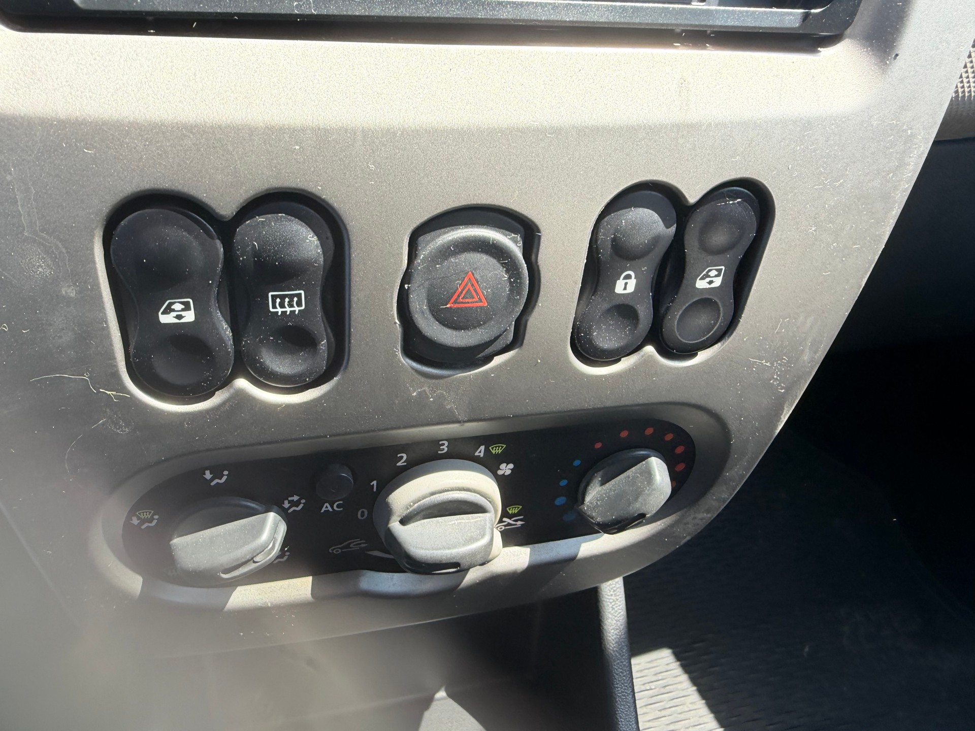 DACIA Sandero 1.2 Ambiance-image-9