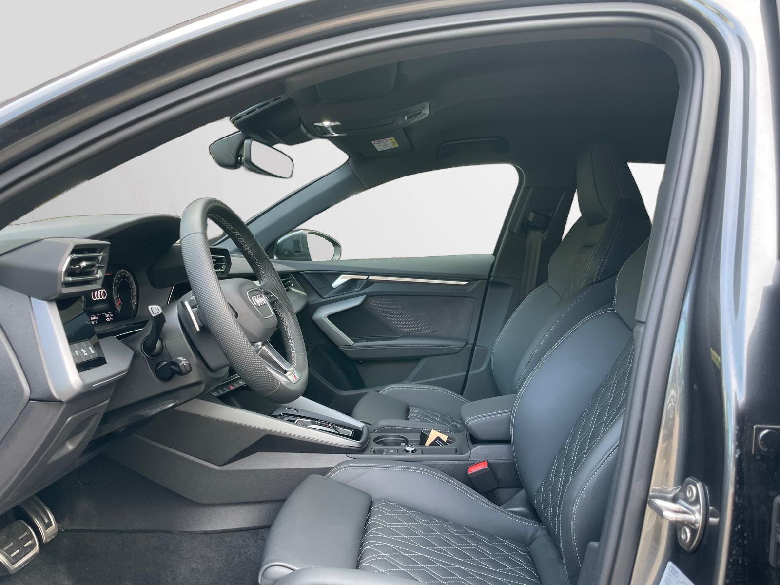 AUDI S3 Sportback TFSI quattro S-tronic-image-4