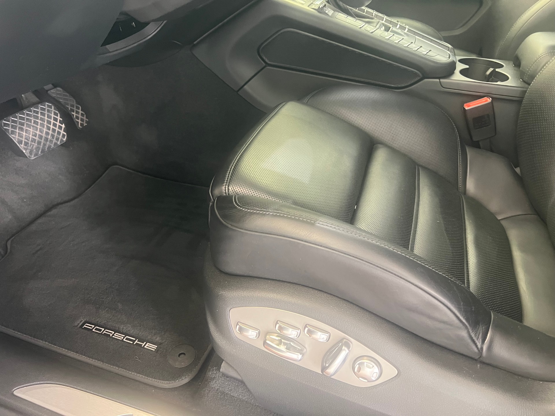 PORSCHE 3.0 V6 S-image-13