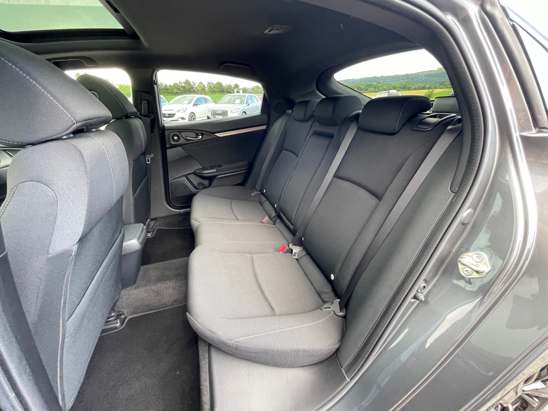 HONDA Civic 1.5 VTEC Sport-image-13