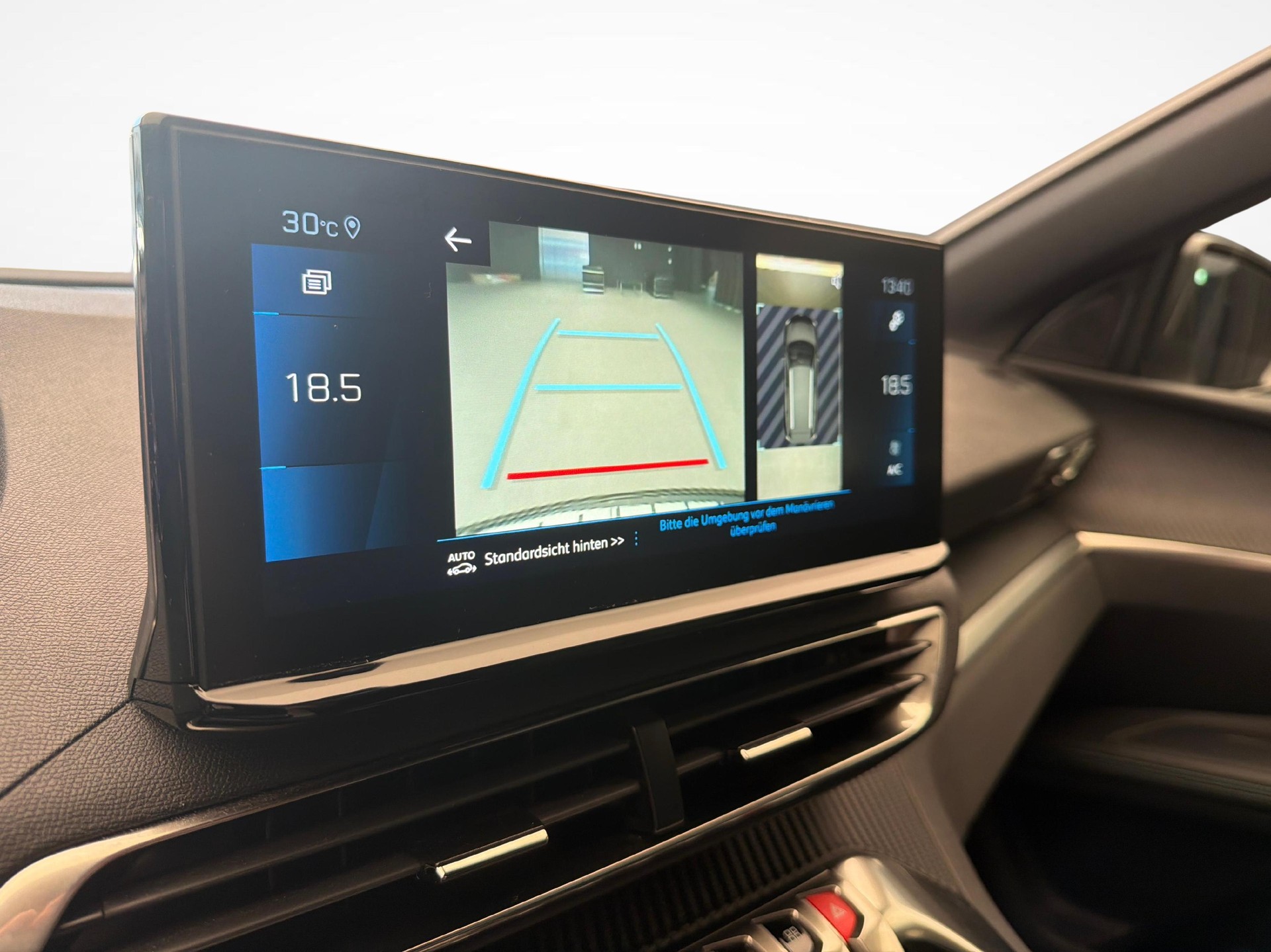 PEUGEOT 5008 1.5 BlueHDi Allure Pack-image-19