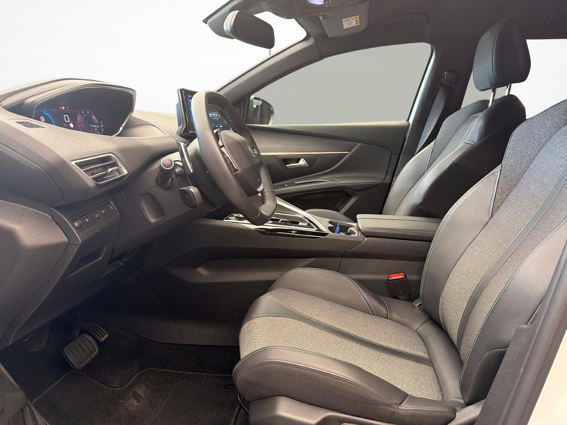 PEUGEOT 5008 1.5 BlueHDi Allure Pack-image-9