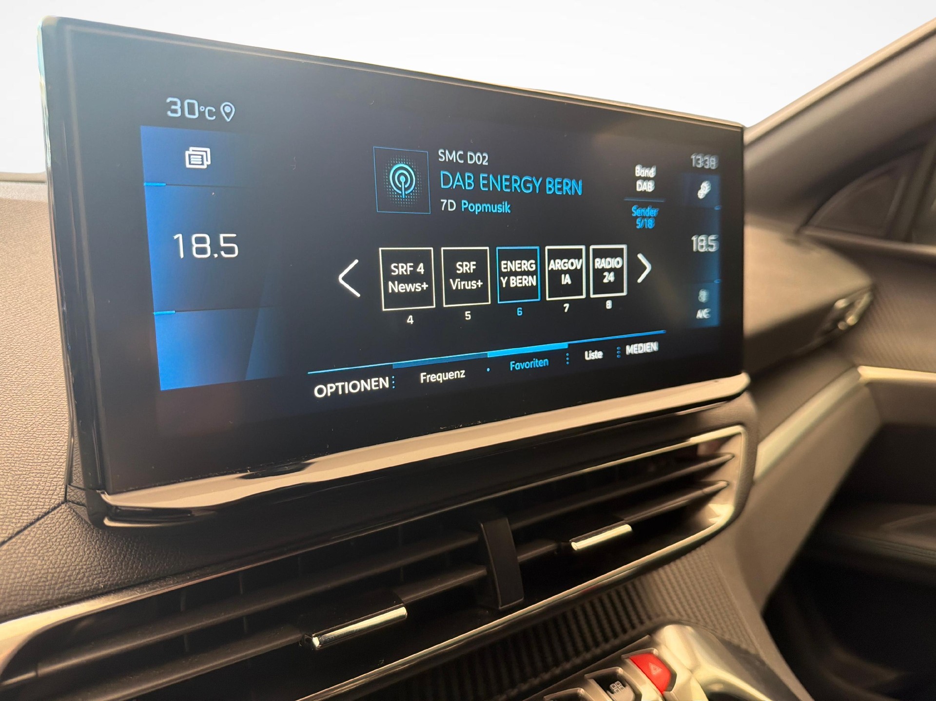 PEUGEOT 5008 1.5 BlueHDi Allure Pack-image-15