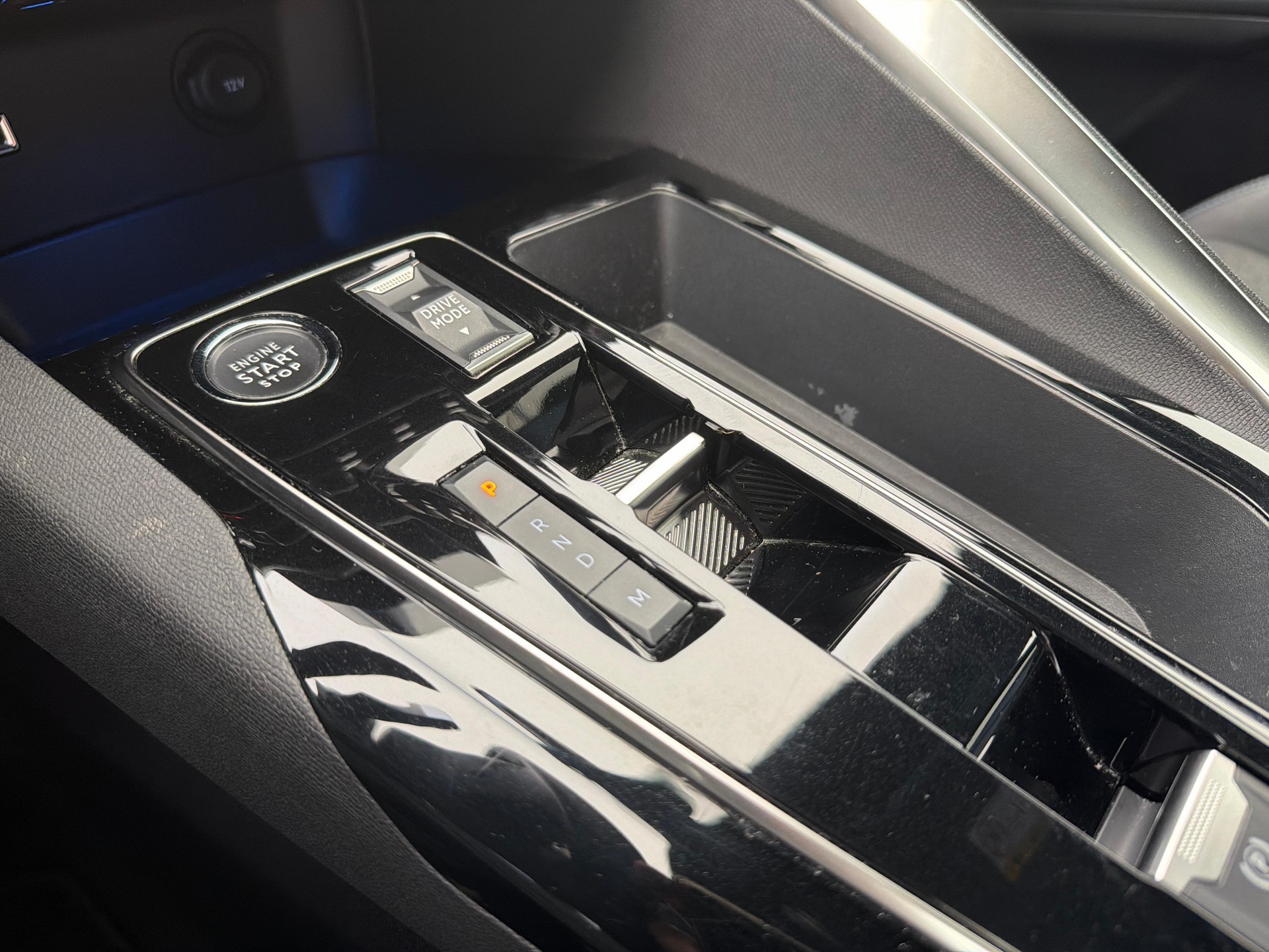 PEUGEOT 5008 1.5 BlueHDi Allure Pack-image-18