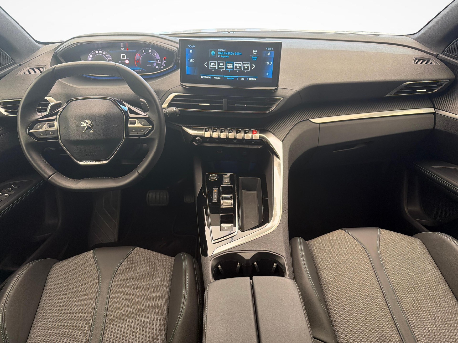 PEUGEOT 5008 1.5 BlueHDi Allure Pack-image-8