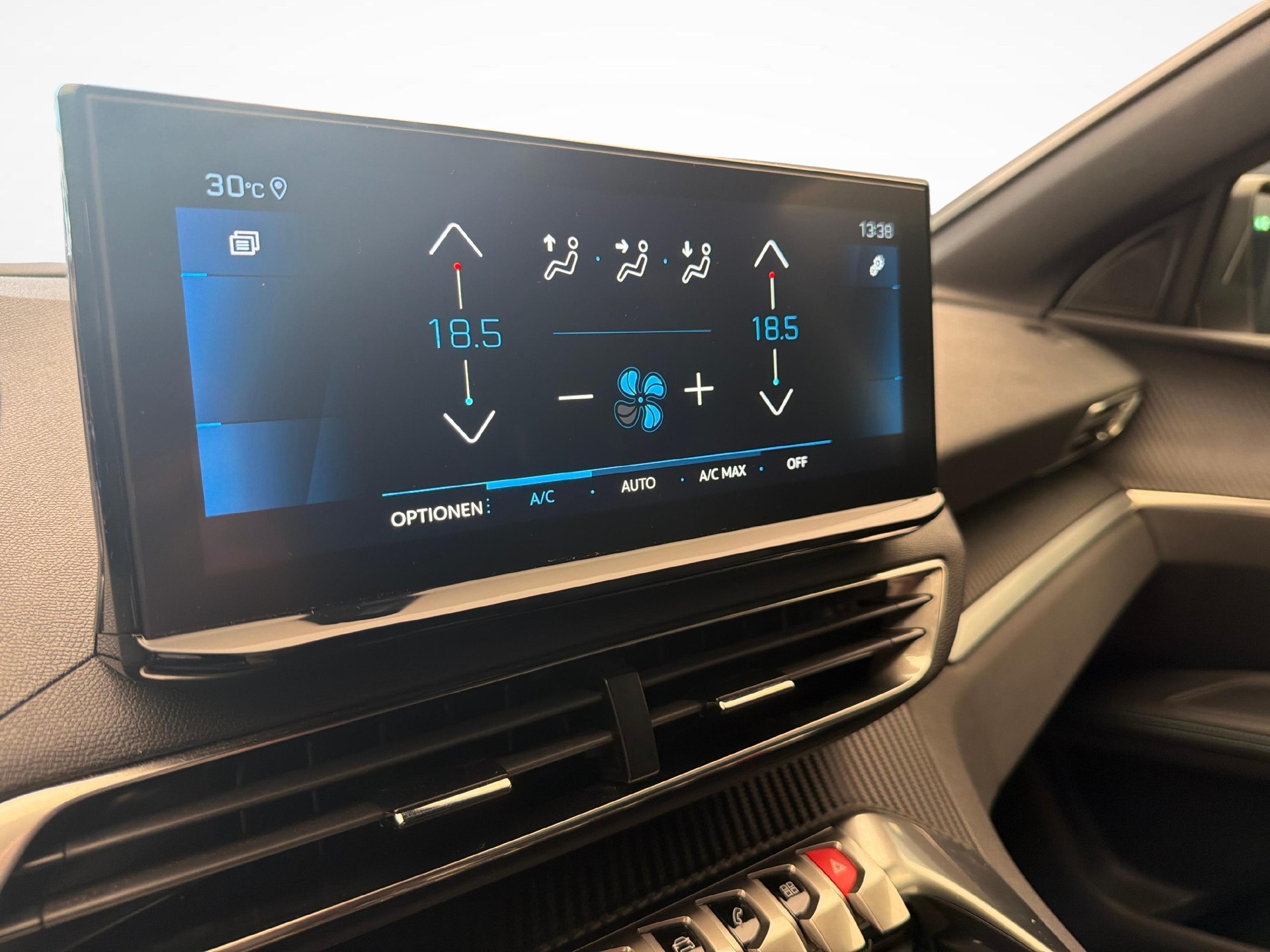 PEUGEOT 5008 1.5 BlueHDi Allure Pack-image-14