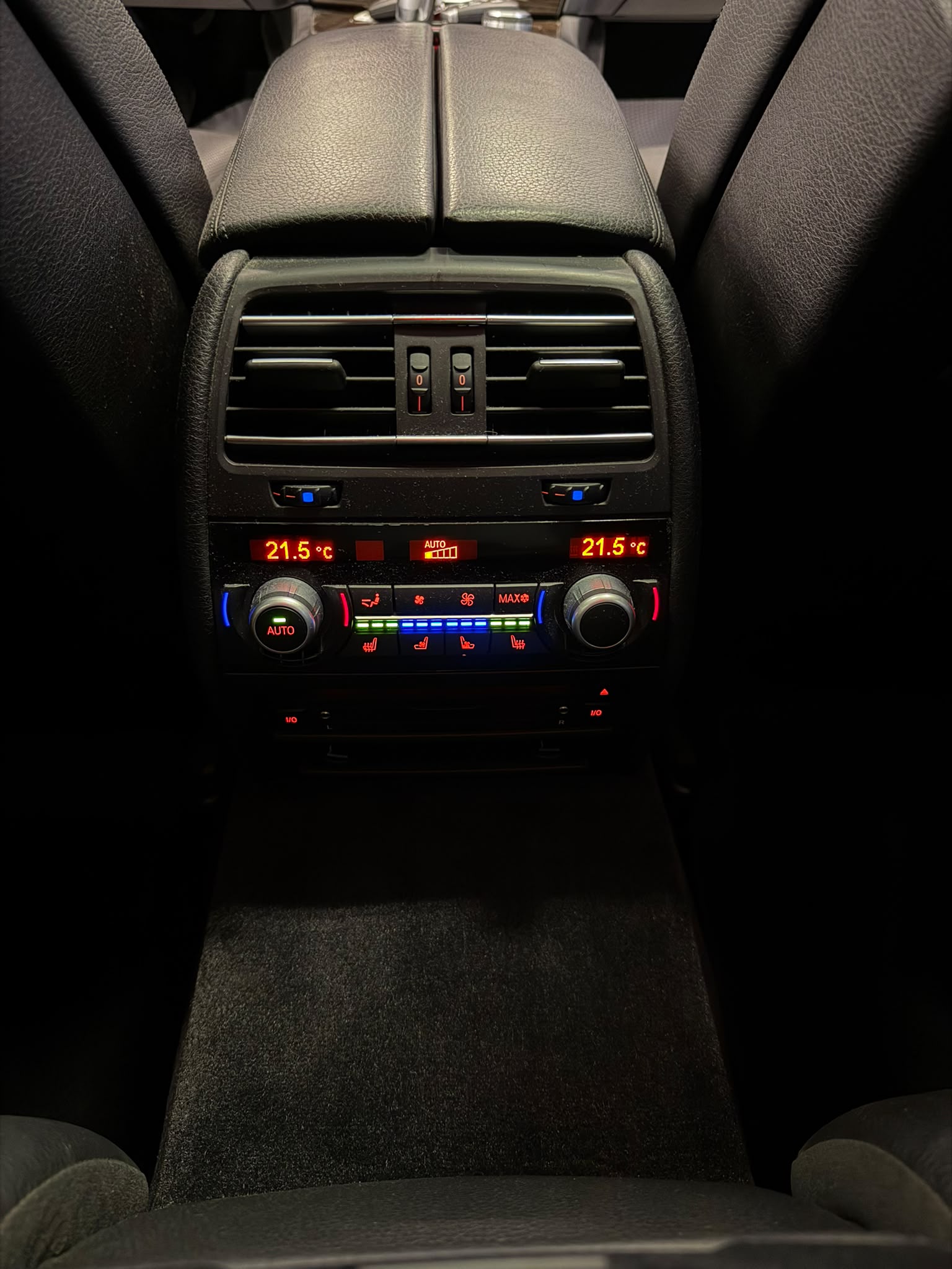 BMW 750i-image-15