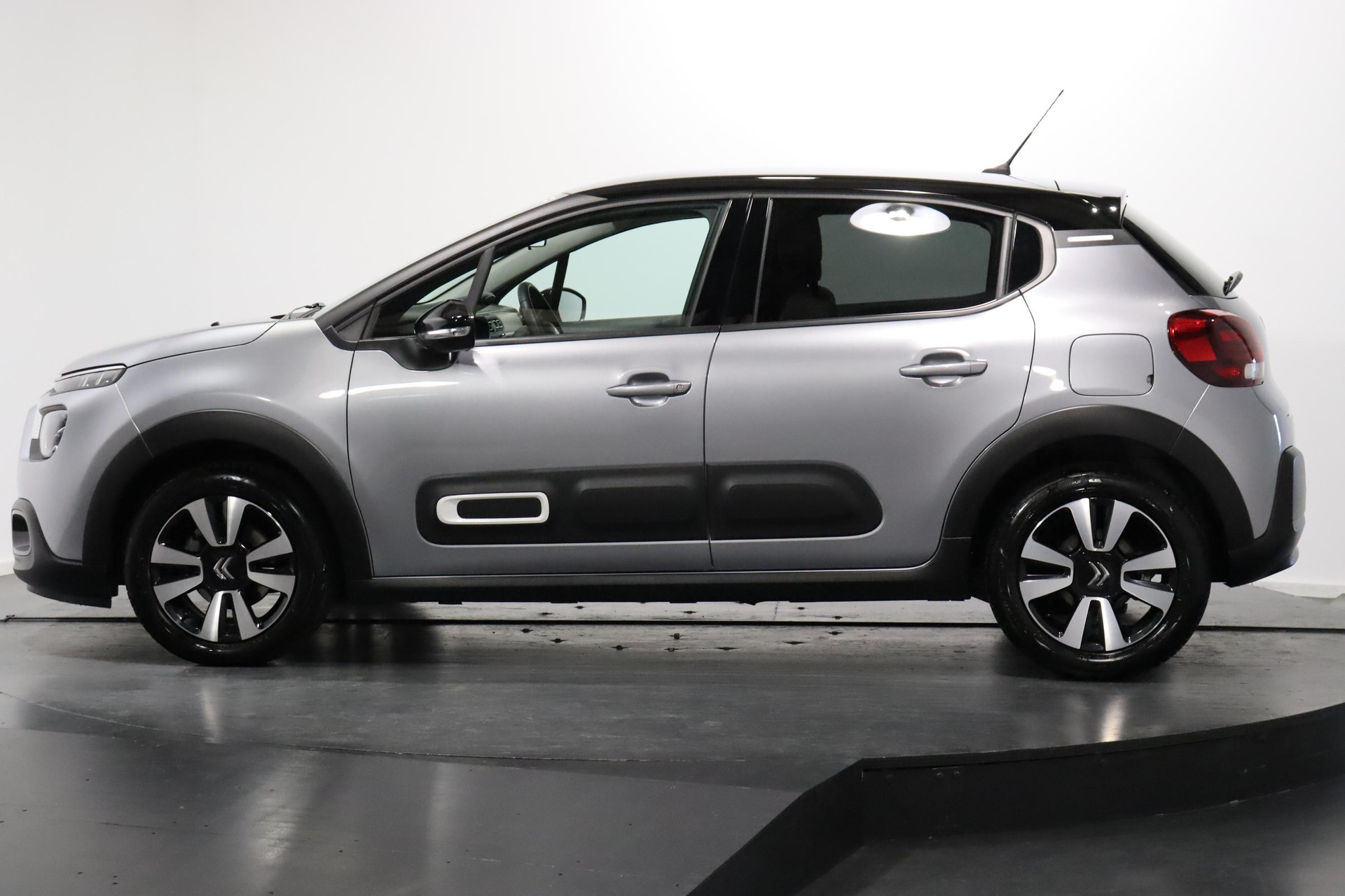 CITROEN C3 1.2 PureTech Swiss Edition+-image-1